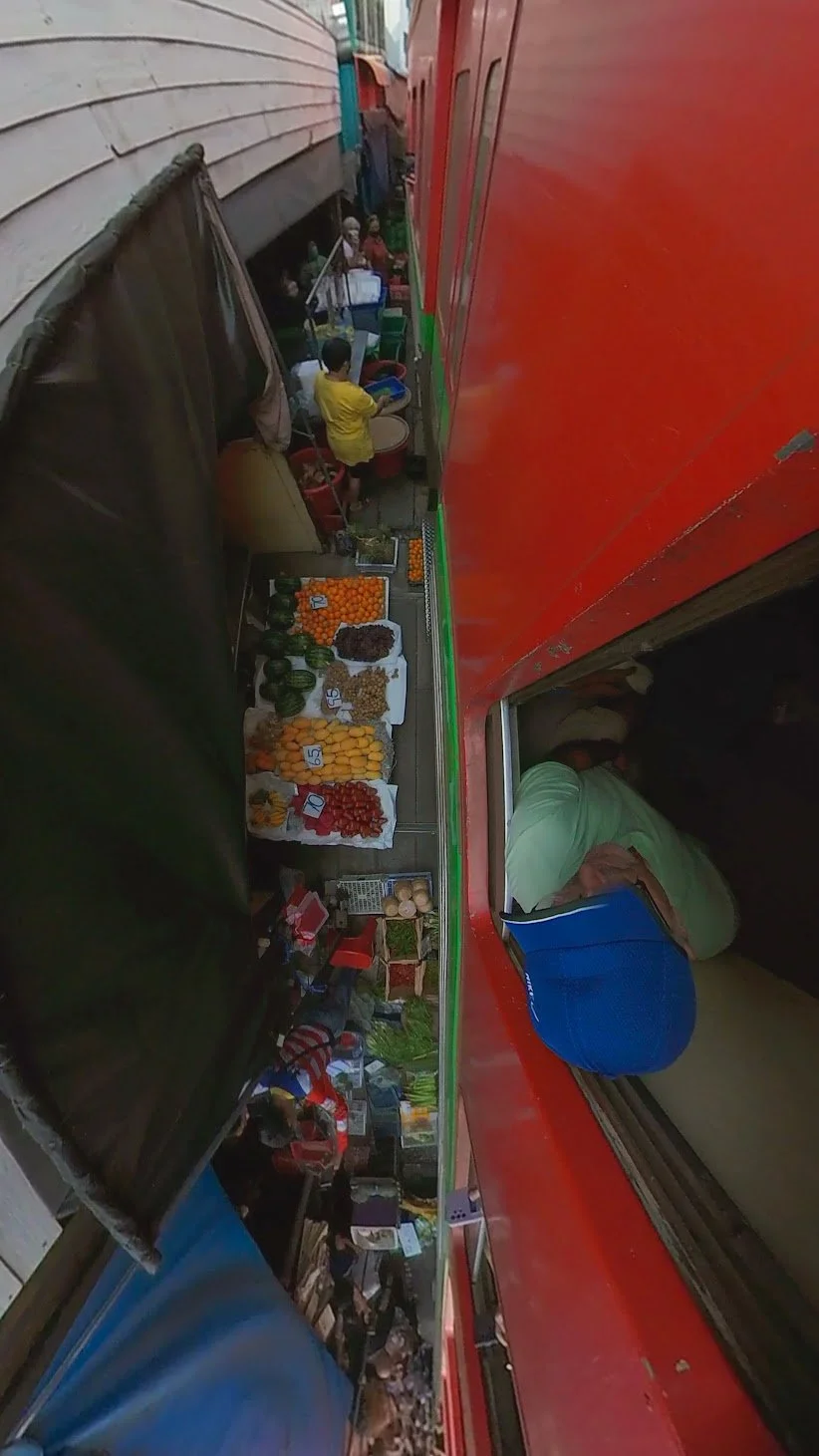 train_market_tour_4_bangkok_travelynne.jpg