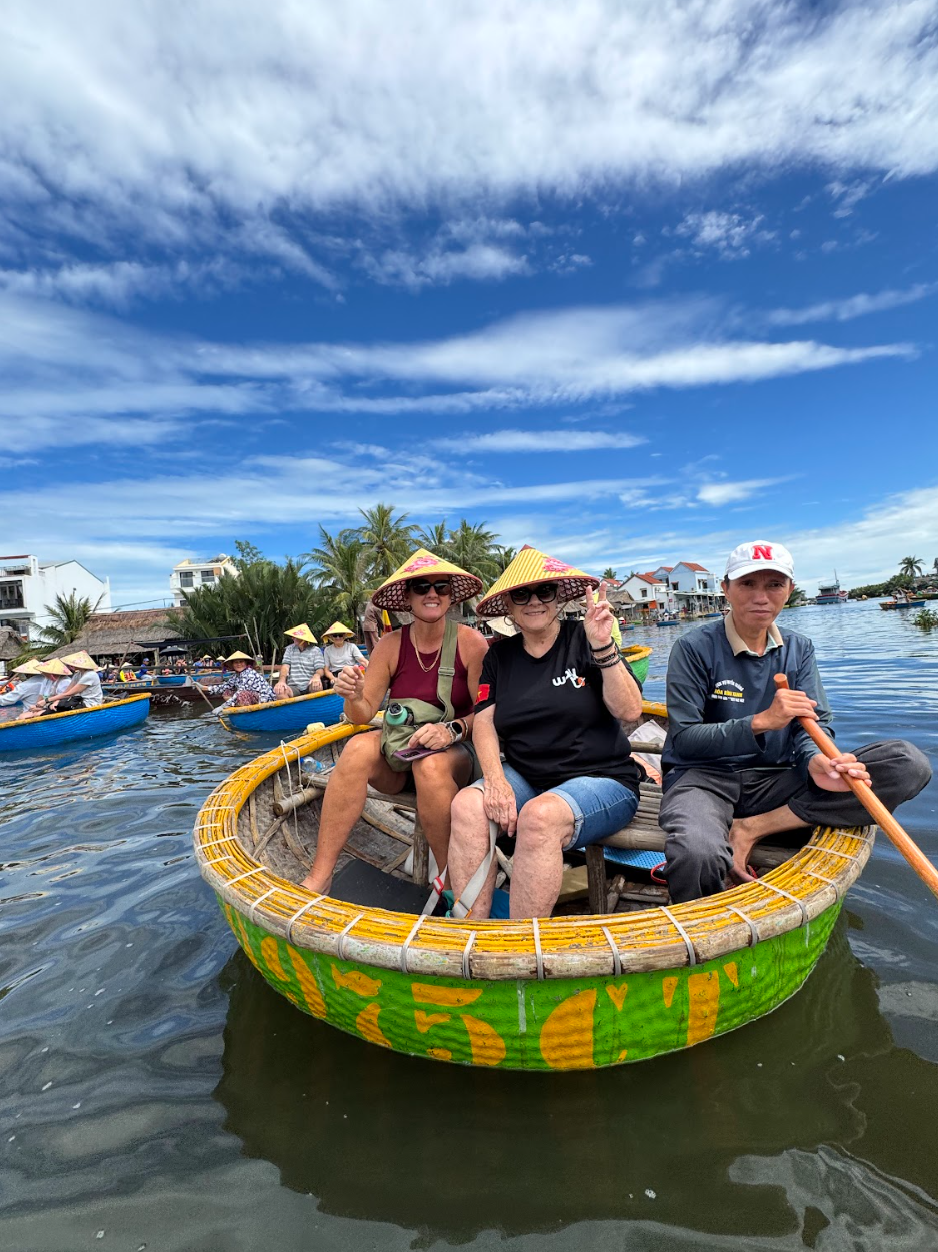 Vietnam Coconut Boat 2.png