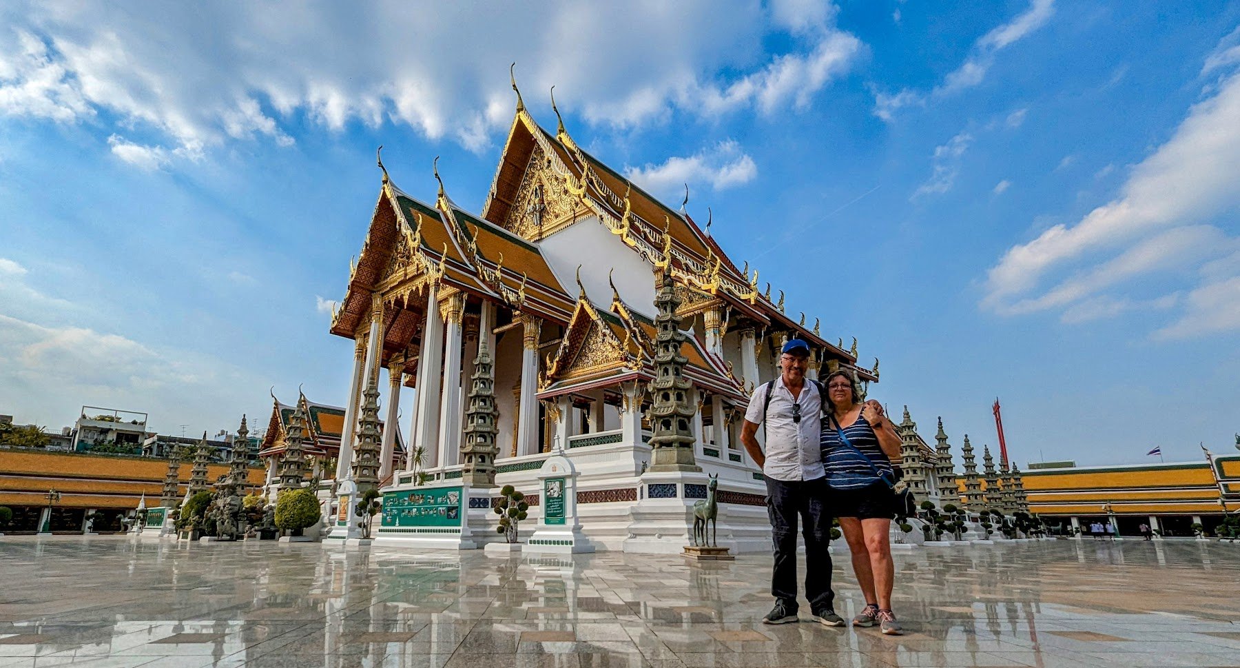 wat_pho_bangkok_tour_travelynne.jpg