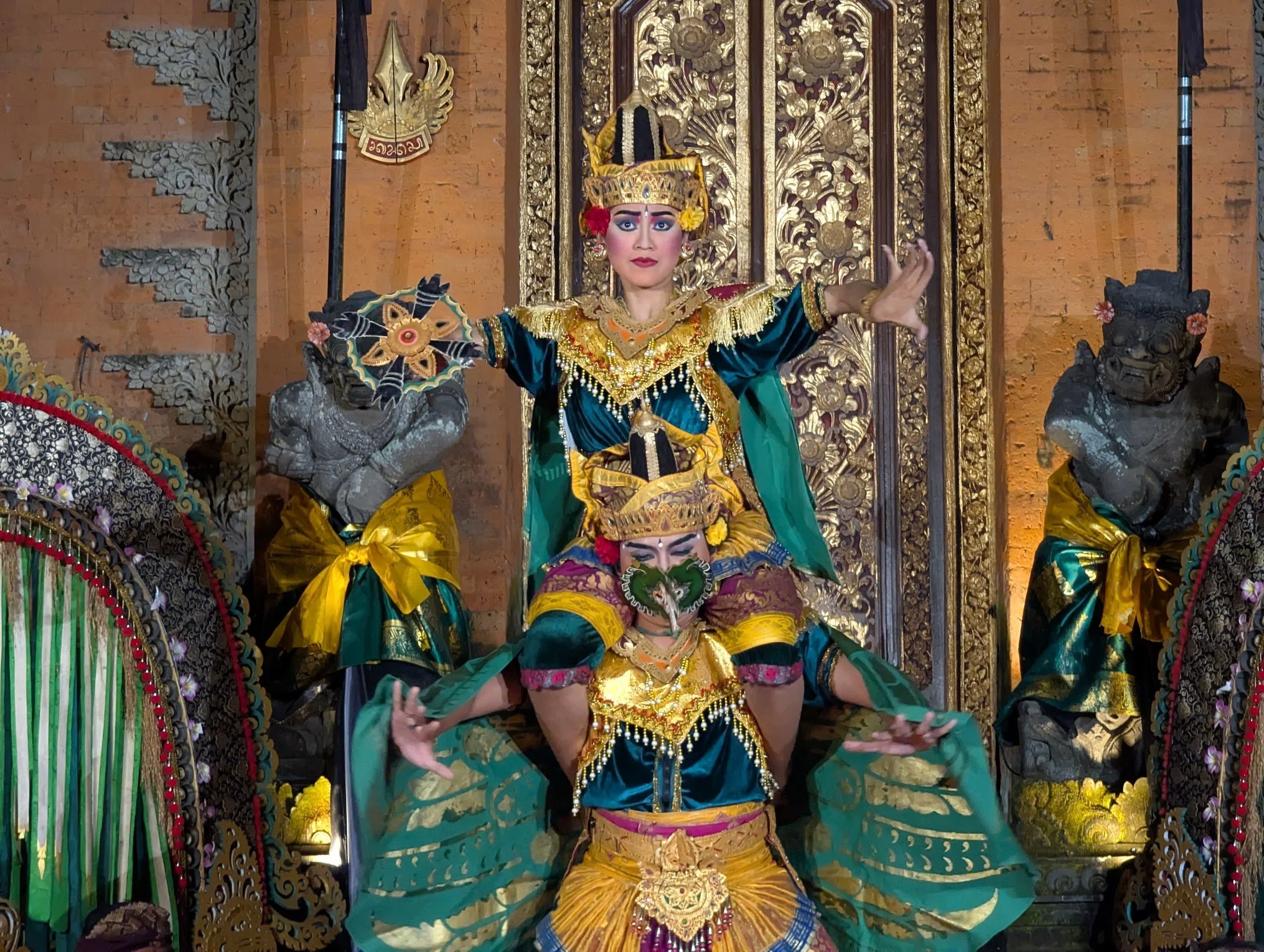 Ubud_Palace_Legong_Travelynne.jpg