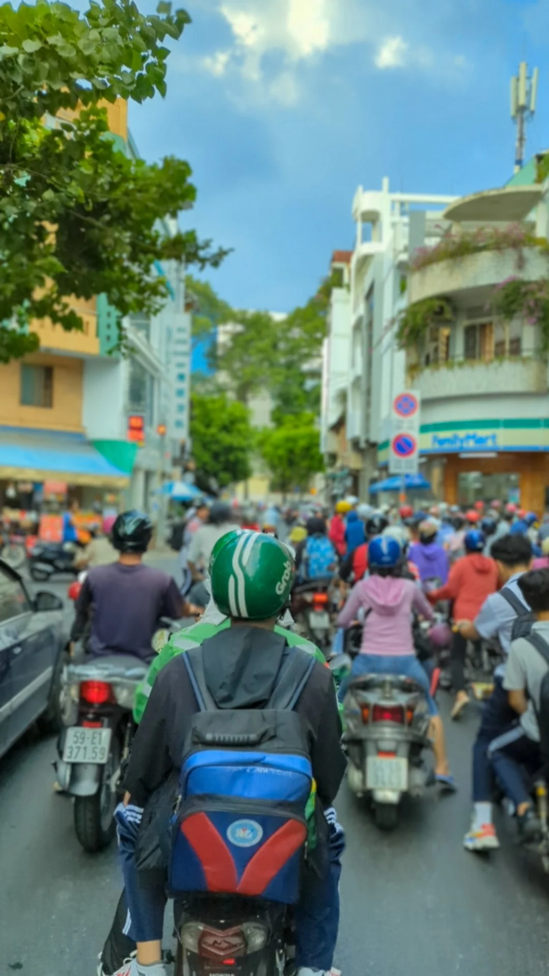 Vietnam Saigon traffic.jpg
