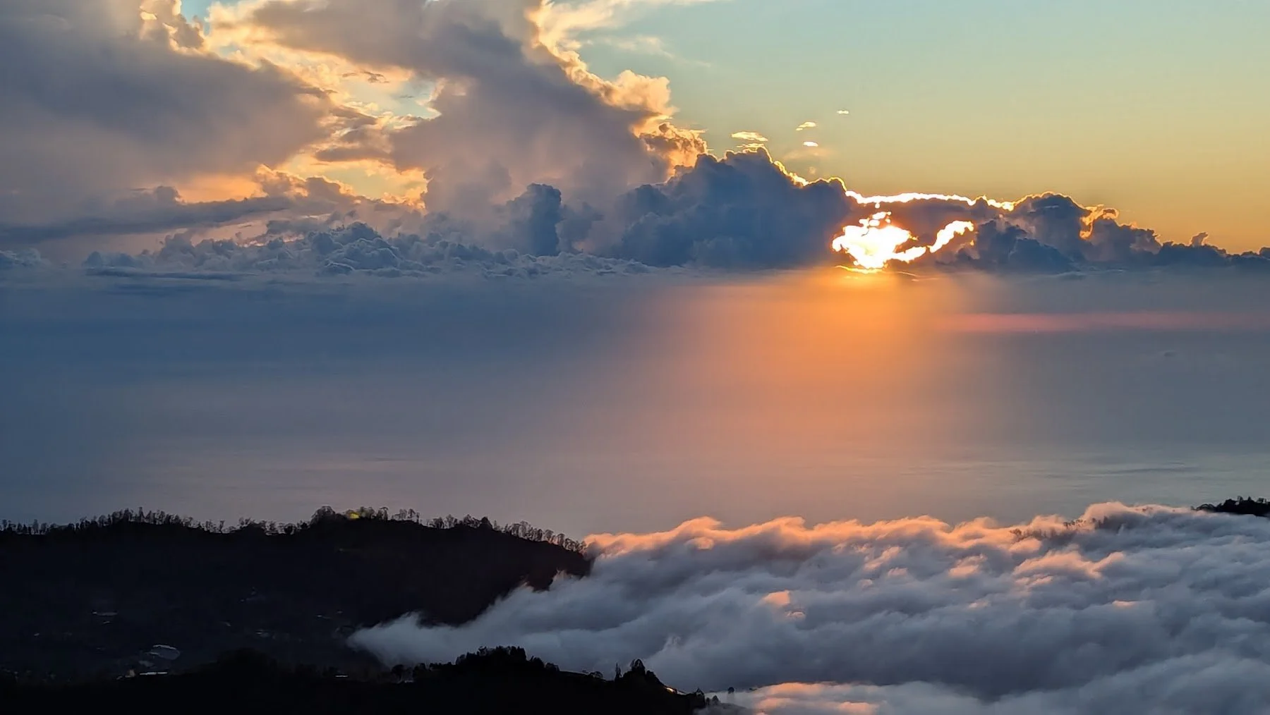 sunrise_mount_batur_travelynne.jpg