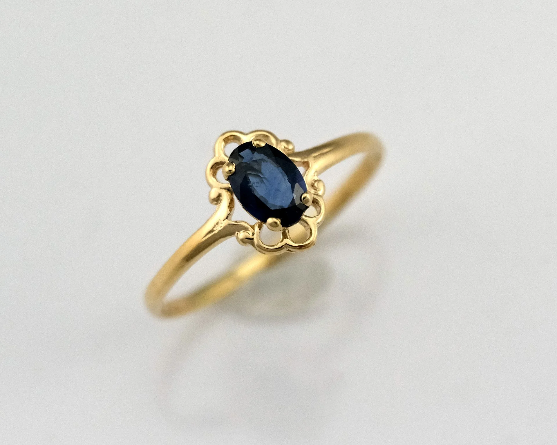 10K_Estate_Ring_Sapphire_ISO.jpg