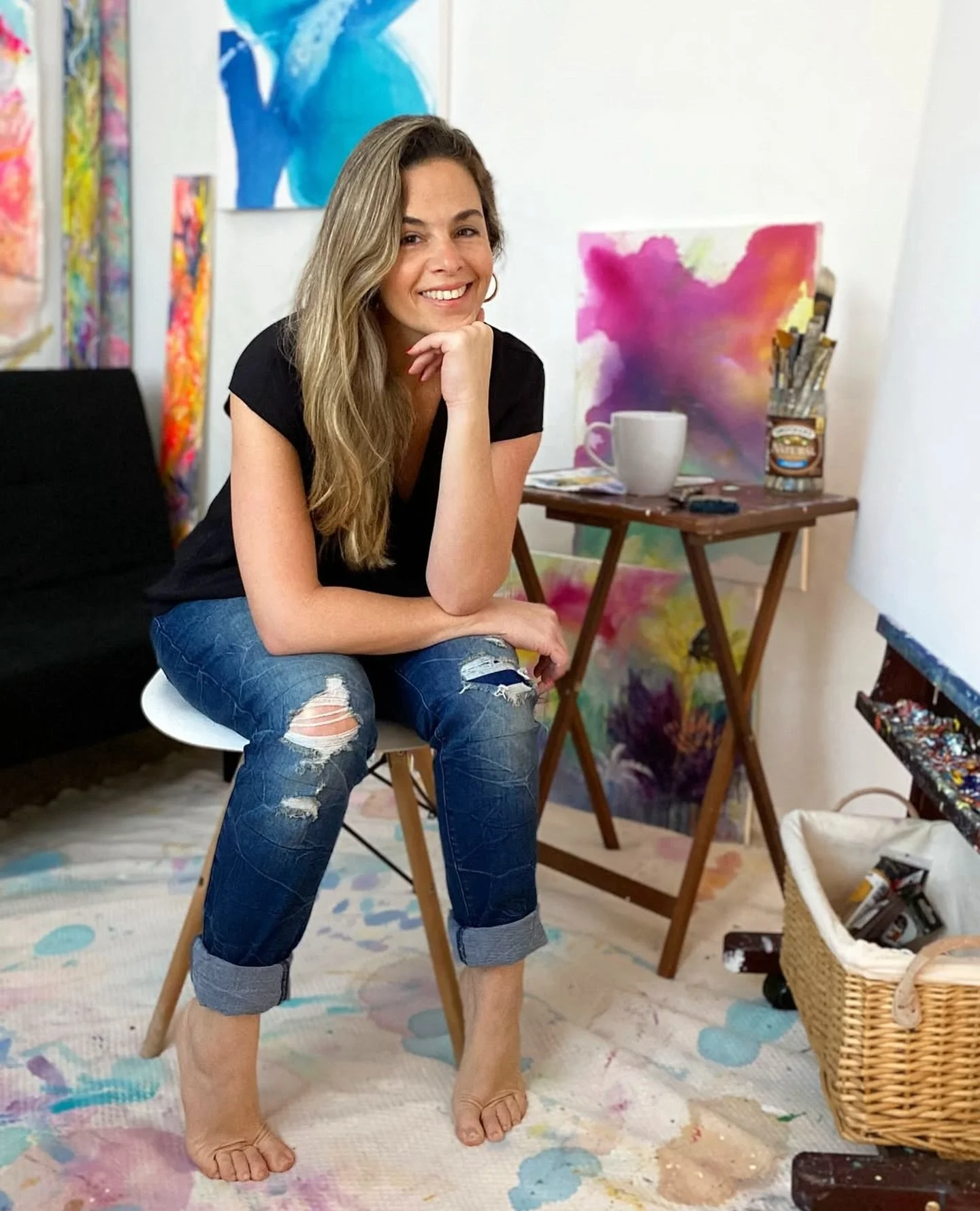 🎨✨ Oi, eu sou a Diana &mdash; artista, designer e pastora.

Tudo o que eu crio nasce do encontro entre f&eacute;, beleza e prop&oacute;sito.
Nada aqui &eacute; separado. Eu n&atilde;o compartimento quem eu sou &mdash; isso aparece nas telas, nas pal