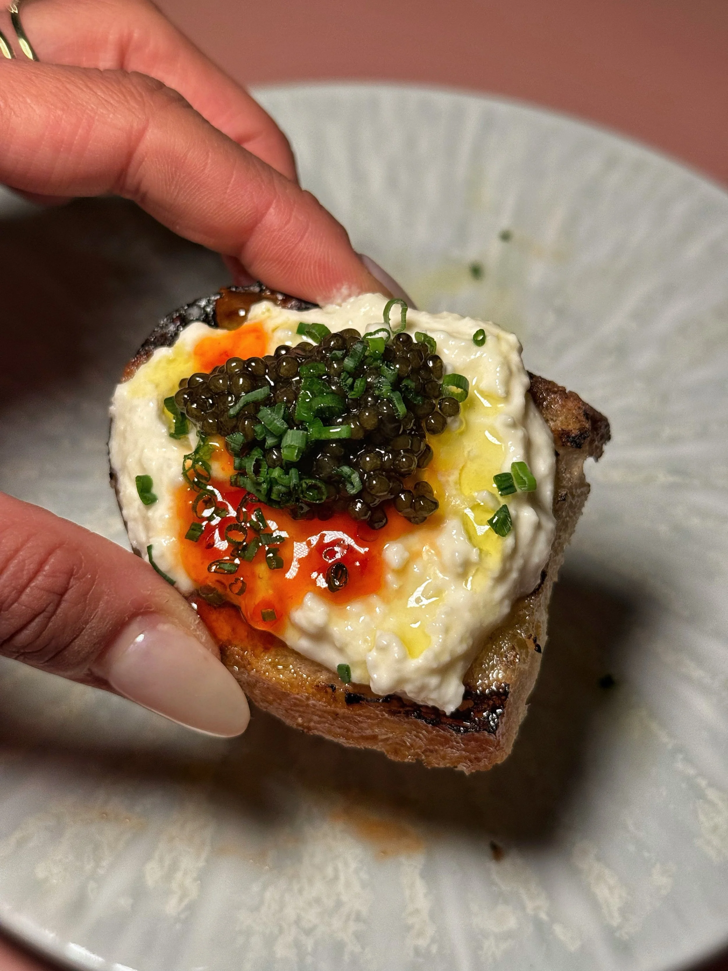 I'd ignore at least three red flags for this. 

Stracciatella, fermented chilli honey and caviar on toast looking far too good under low lighting.

A little indulgent. A little reckless. Exactly the energy we need.

📸: @thechewreview 

#stracciatell