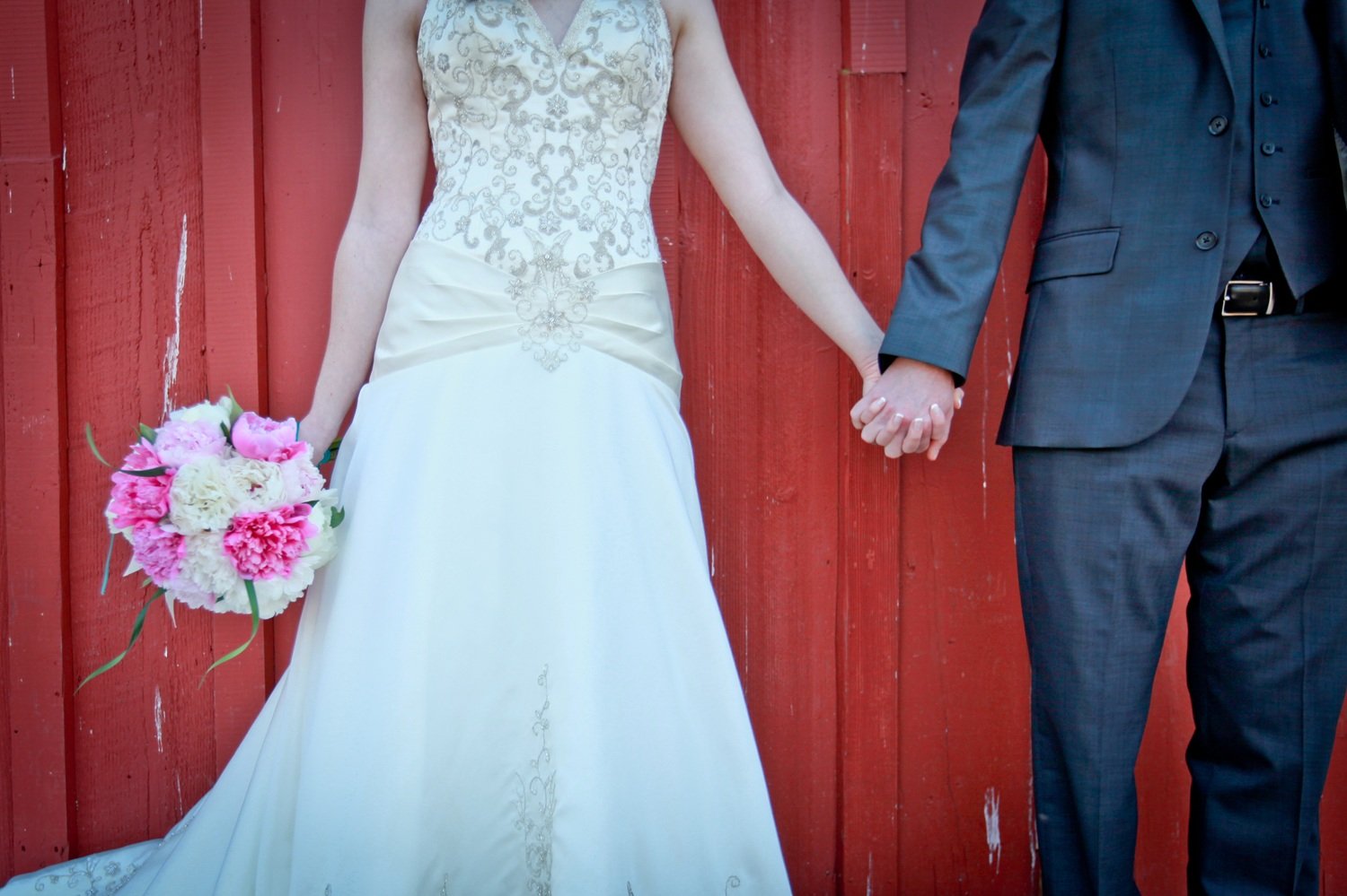 How to Save on Wedding Flowers: Practical Tips for Budget-Conscious Couples