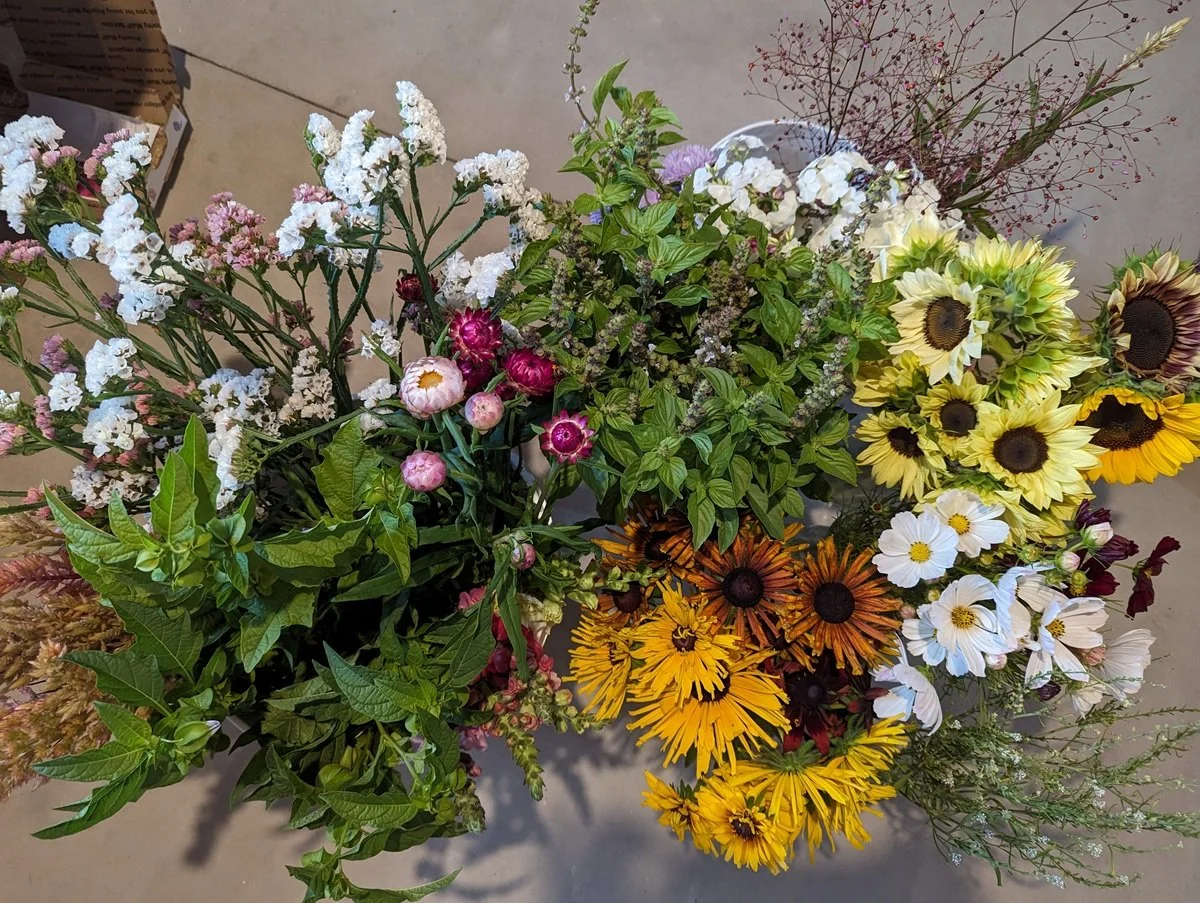 How To Take Care of DIY Wedding Flowers