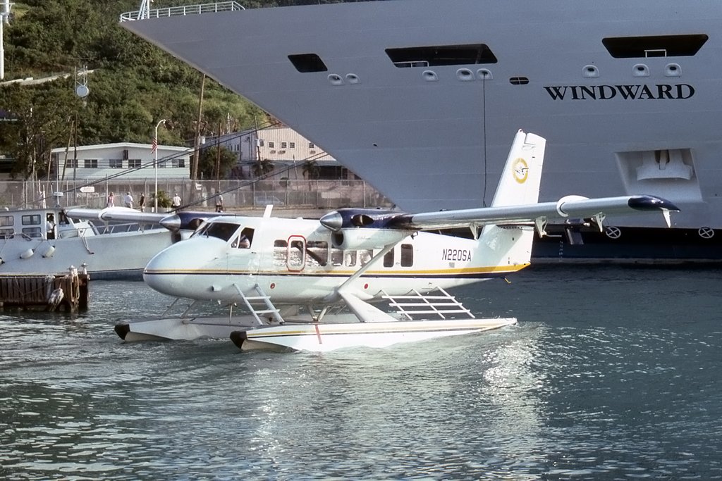 N220SA   DHC-6-300  Seaborne Aviation
Saint Croix USVI   Jan-1997  Walt Redmond Photo ©