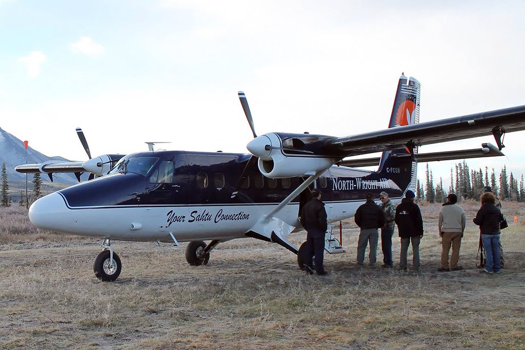 C-FCSW   DHC-6-300   North-Wright Air
Location/Date Unknown   Paul Emile Photo ©