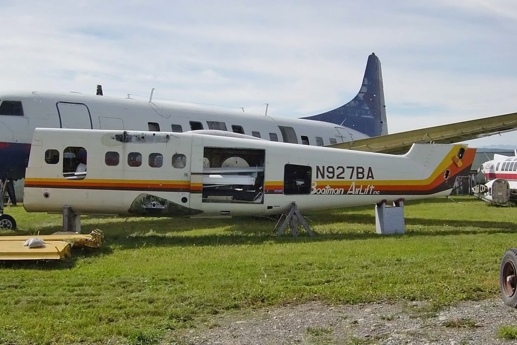 N927BA  DHC-6-100  Boatman Airlift
Springbank, AB 06-Aug-2004  Photographer Unknown ©