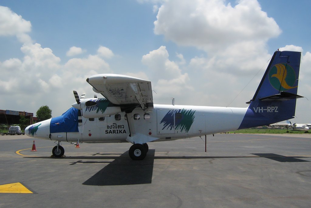 VH-RPZ   DHC-6-300   Regional Pacific
Phnom Penh   May-2007  Paul Howard Photo ©