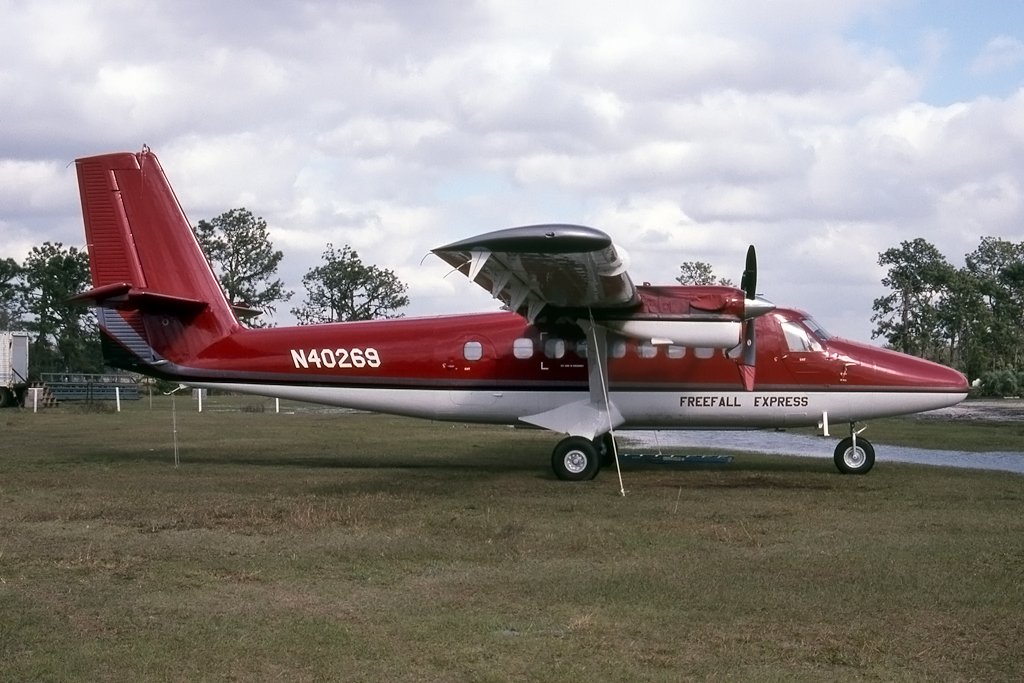 N40269  DHC-6-200  Freefall Express
Location Unknown  Mar-1998  Photographer Unknown