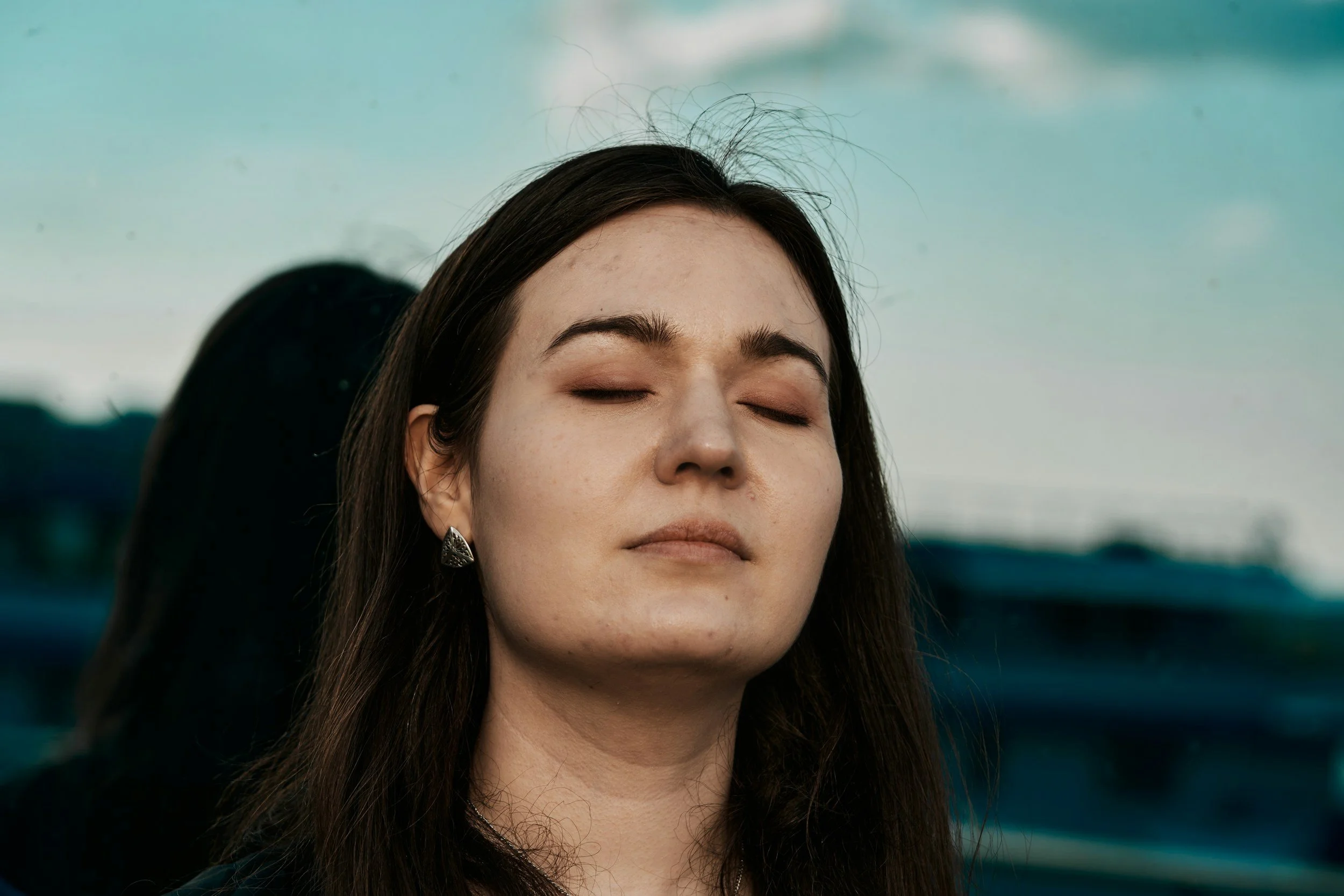 Hypnosis vs Hypnotherapy: A Licensed Clinician Explains