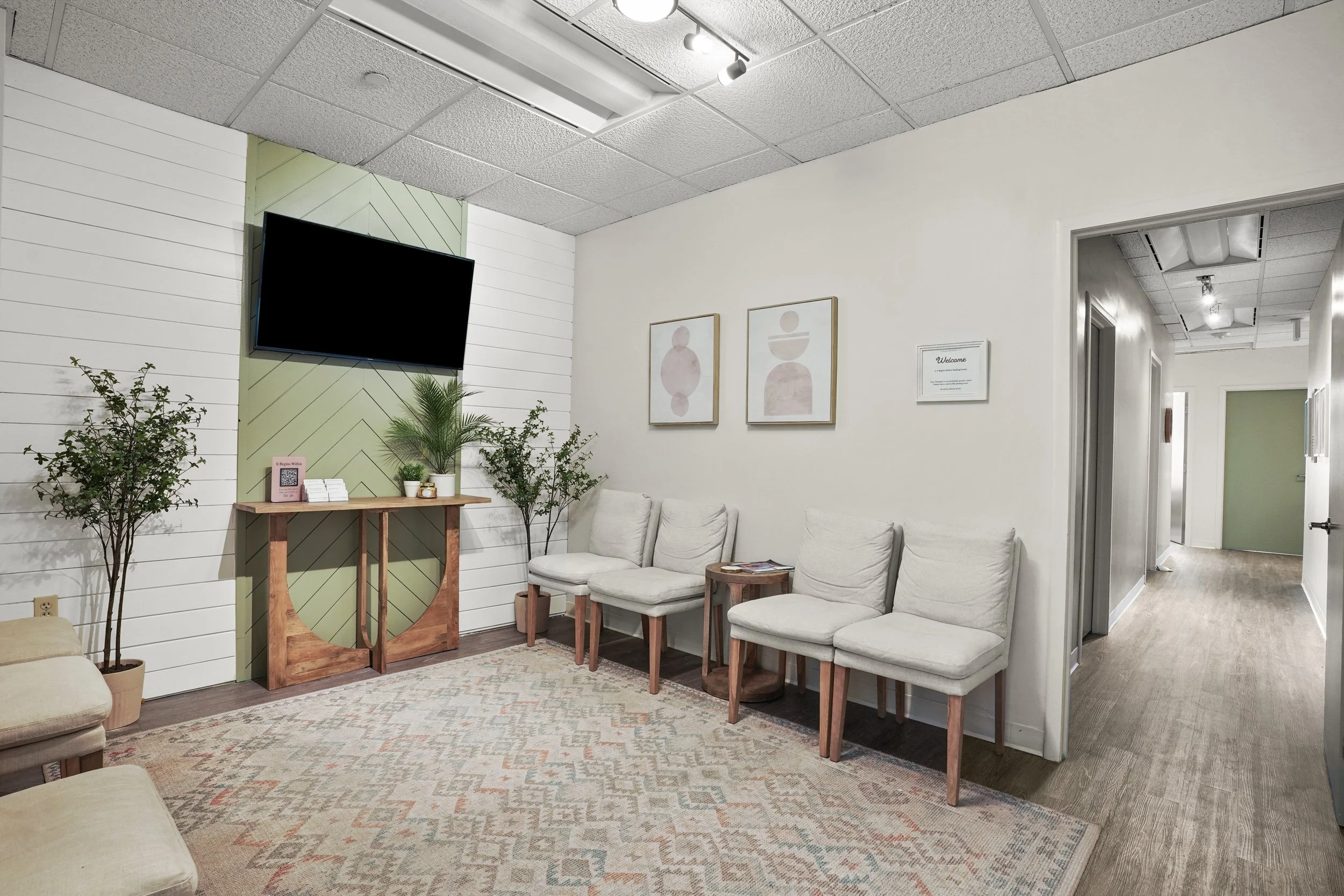 Welcoming Tampa therapy practice environment for LCSW jobs and licensed therapist positions.