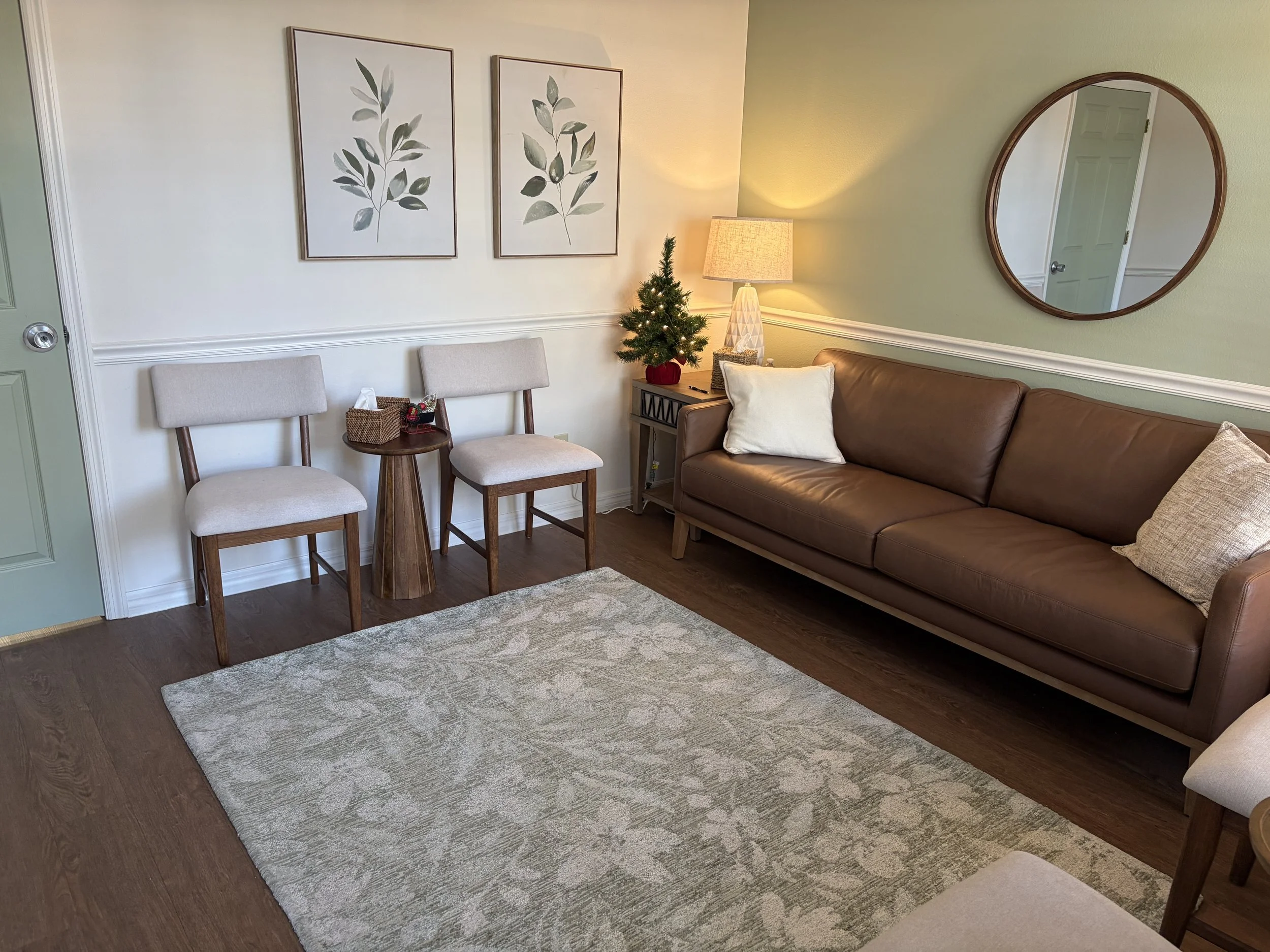 Welcoming Sarasota therapy practice environment for LCSW jobs and licensed therapist employment.