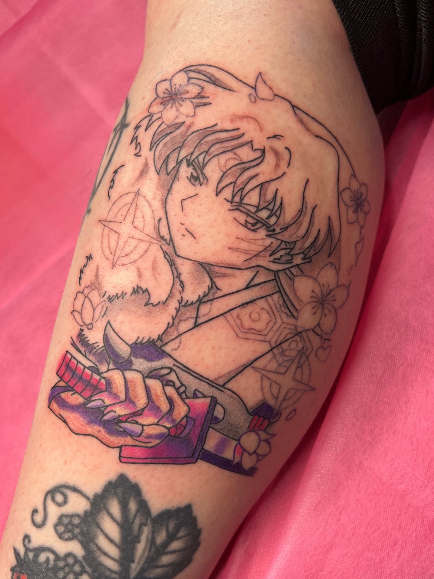 🌸 got started on Sesshomaru piece, can&rsquo;t wait to finish this 😭😭😭✨

#chicagoanimetattooartist #chicagotattoo #sesshomarutattoo #inuyashatattoo #animetattooartist