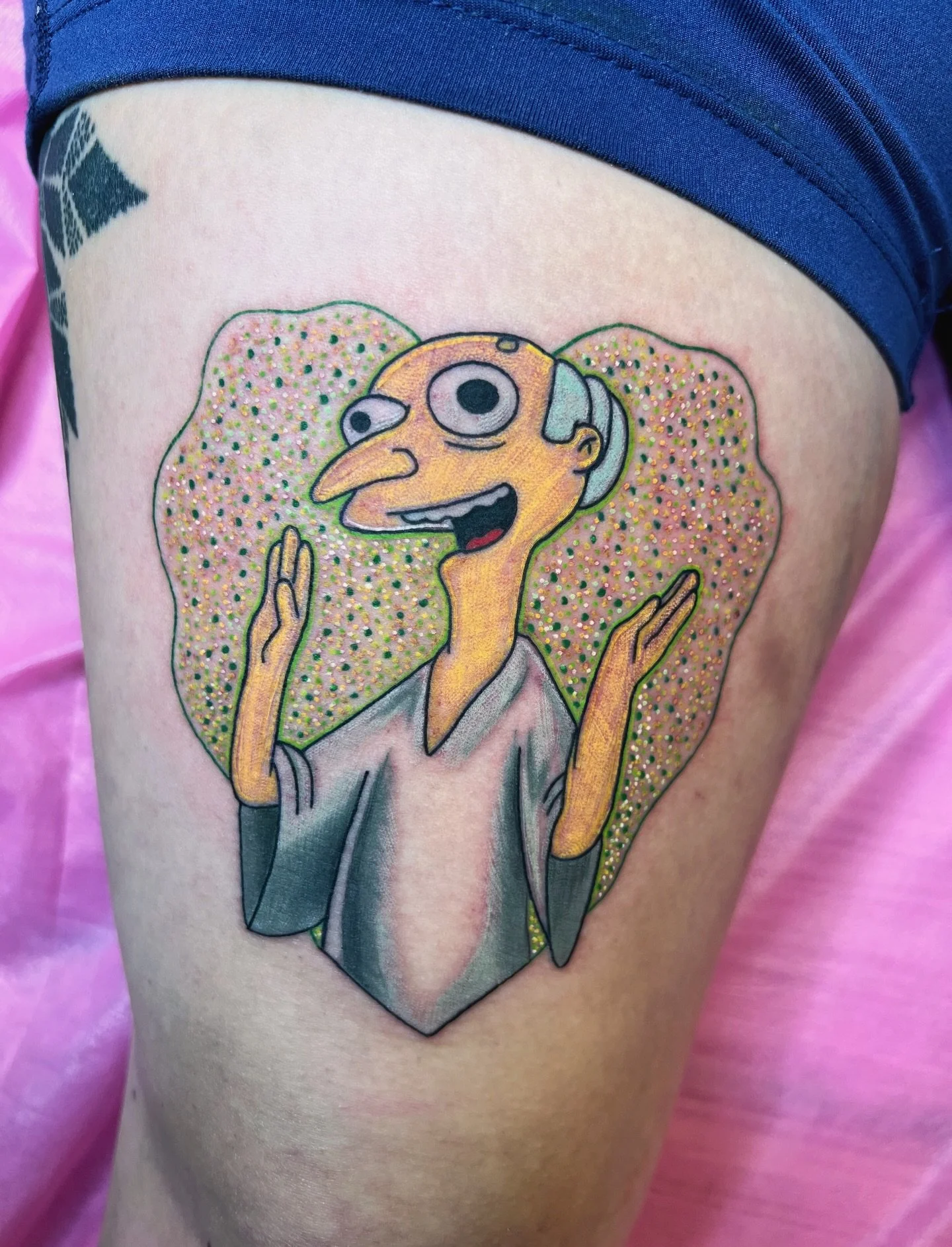 &ldquo;ITS BRINGING LOVE DON&rsquo;T LET IT GET AWAY&rdquo;

✨Alien Mr. Burns 👽

#chicagotattoos #simpsonstattoo #mrburnstattoo #chicagoartist