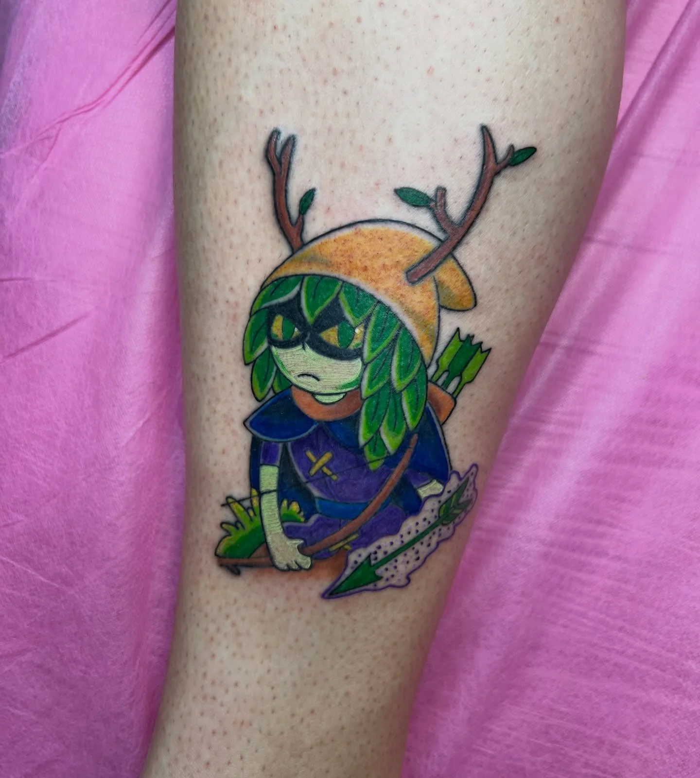 &deg;‧🌱⋆. huntress wizard ೃ࿔*:･

✨green queen 4 Lockne 💚

#chicagotattooartist #adventuretimetattoo #huntresswizard