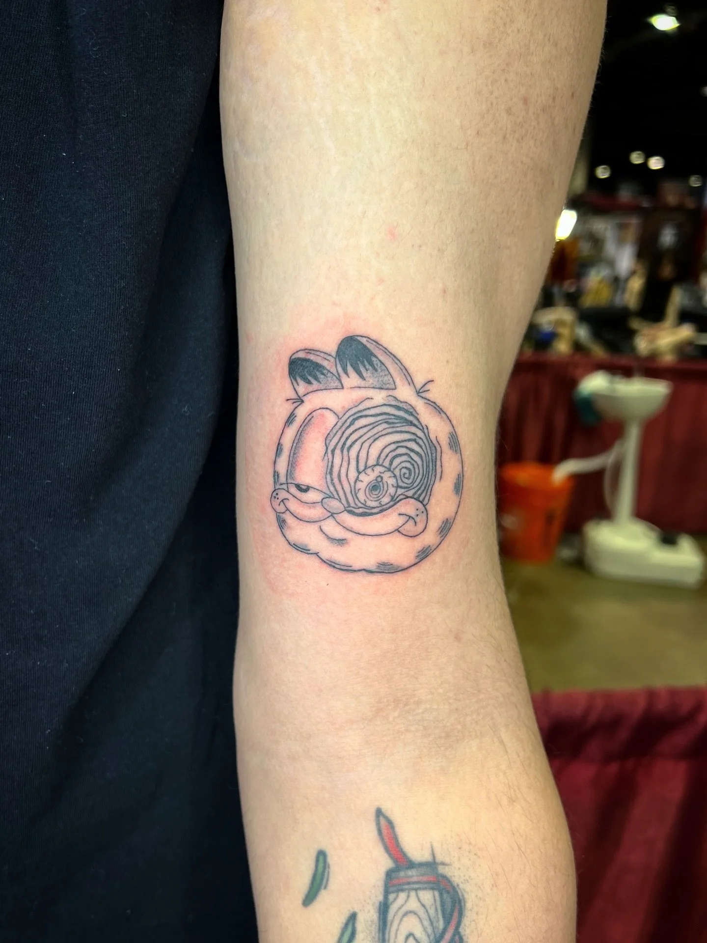 ｡𖦹&deg;‧garfie baby⭑.ᐟ꩜

🌀so happy I got to tattoo my Uzumaki Garfield from my flash 😍 thank you Andy! 

✨ Reposting my Garfield designs because I still would love to do them! 🥰🥰 plus Garfield doodles from my sketchbook 4 fun :3

#chicagotattooa