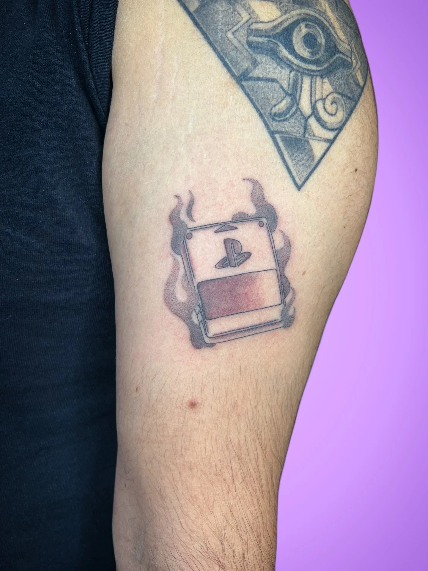 ⋆༺ ps2 memory card ⋆๋࣭ ⭑&sup2;⁰⁰⁰

✨thank you Ariel!

#chicagotattooartist #playstationtattoo #ps2collection