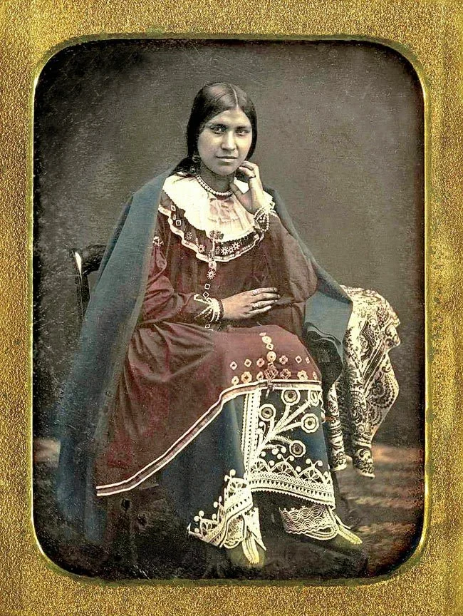 Shirts Powdered Red: Haudenosaunee Gender, Trade, and Exchange across Three Centuries