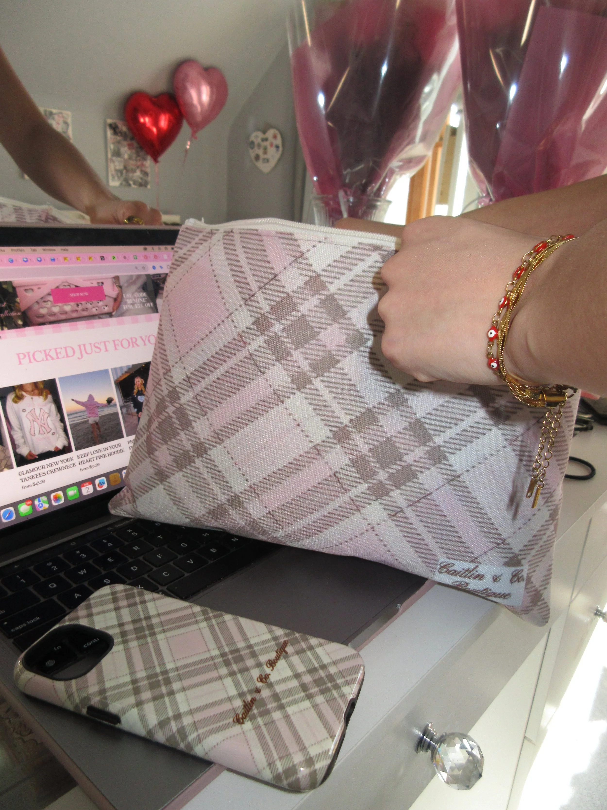 NEAPOLITAN MAKEUP POUCH