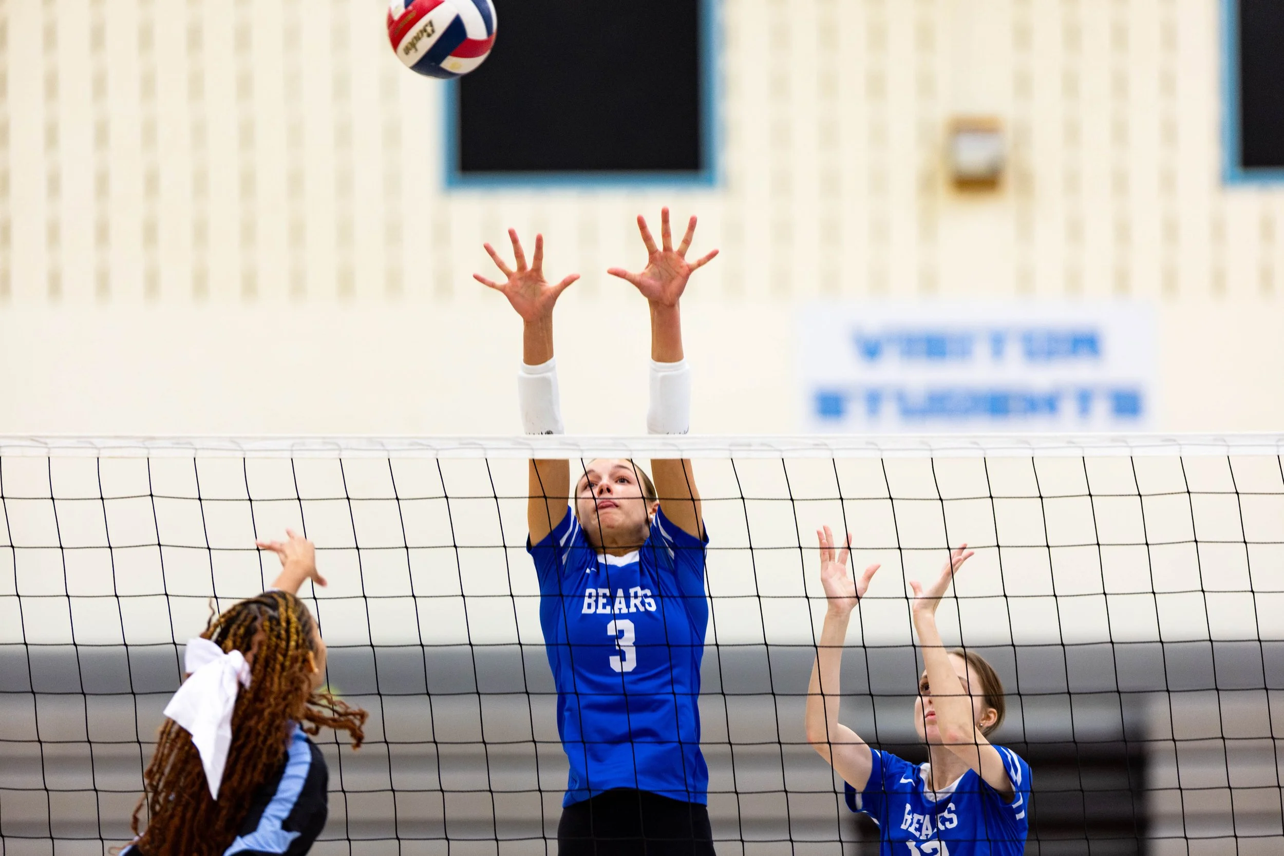 Pleasant Valley attempts to block East Stroudsburg North on October 6, 2025..jpg