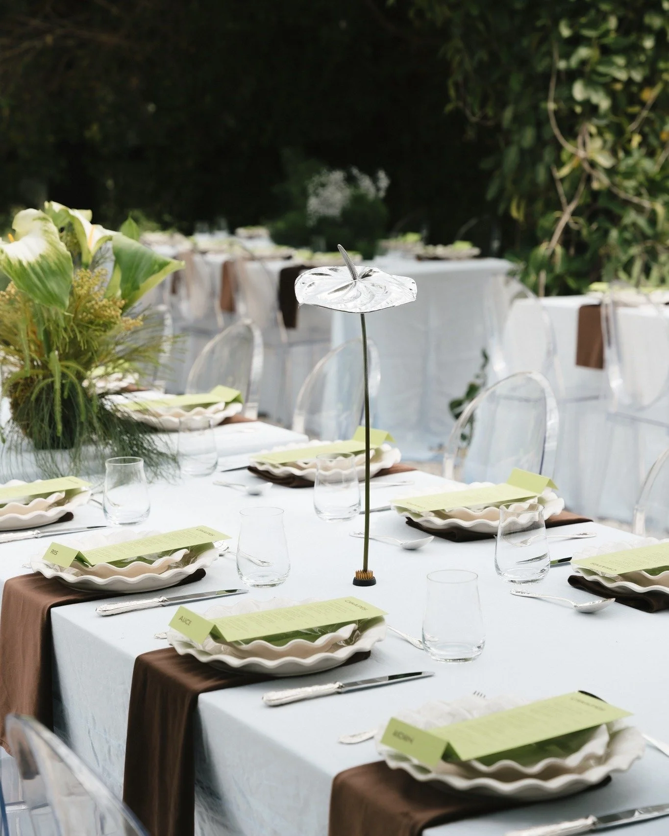 Beautifully styled tables 💚
~
 #inkertinker #inkertinkerweddings #weddingmenu #customstationery #engaged #customweddingstationery #weddinginspo #weddingflorals
