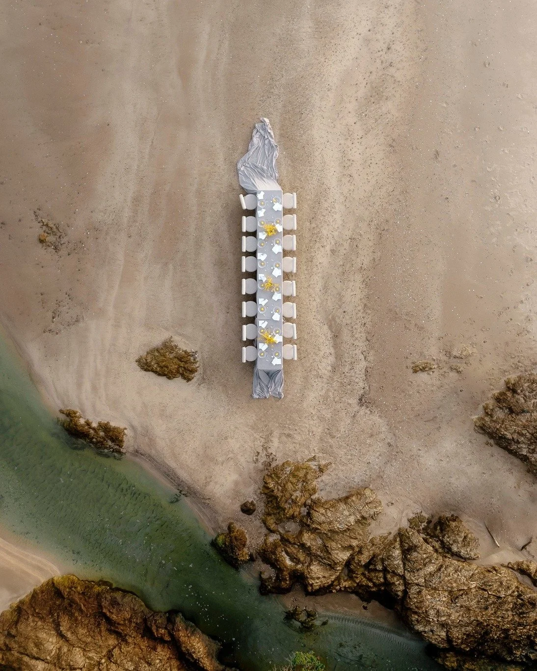 Sophisticated summer dining ✨
~
Beautiful shoot with so much talent!
Planning &amp; production @alexandrakatecreative 
Venue @rosewoodkauricliffs
Photographe@hollowandco 
Florals @Floralcentric 
Gown @trishpeng 
Suit @t.beggtailoring
Hair @messybun_n