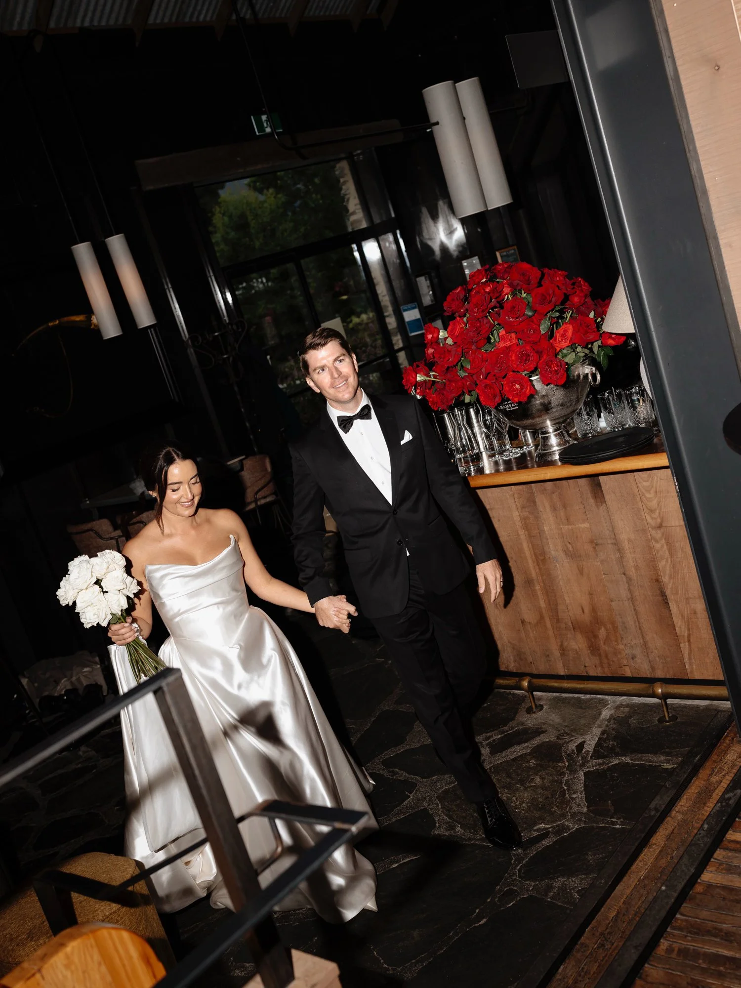Red, white and metallics, a perfect pallet for Sarah and Alan's Valentine's Day wedding celebration at Ayrburn in Arrowtown &hearts;️
~
Wedding inspiration / Destination wedding / Wedding day / Wedding florals