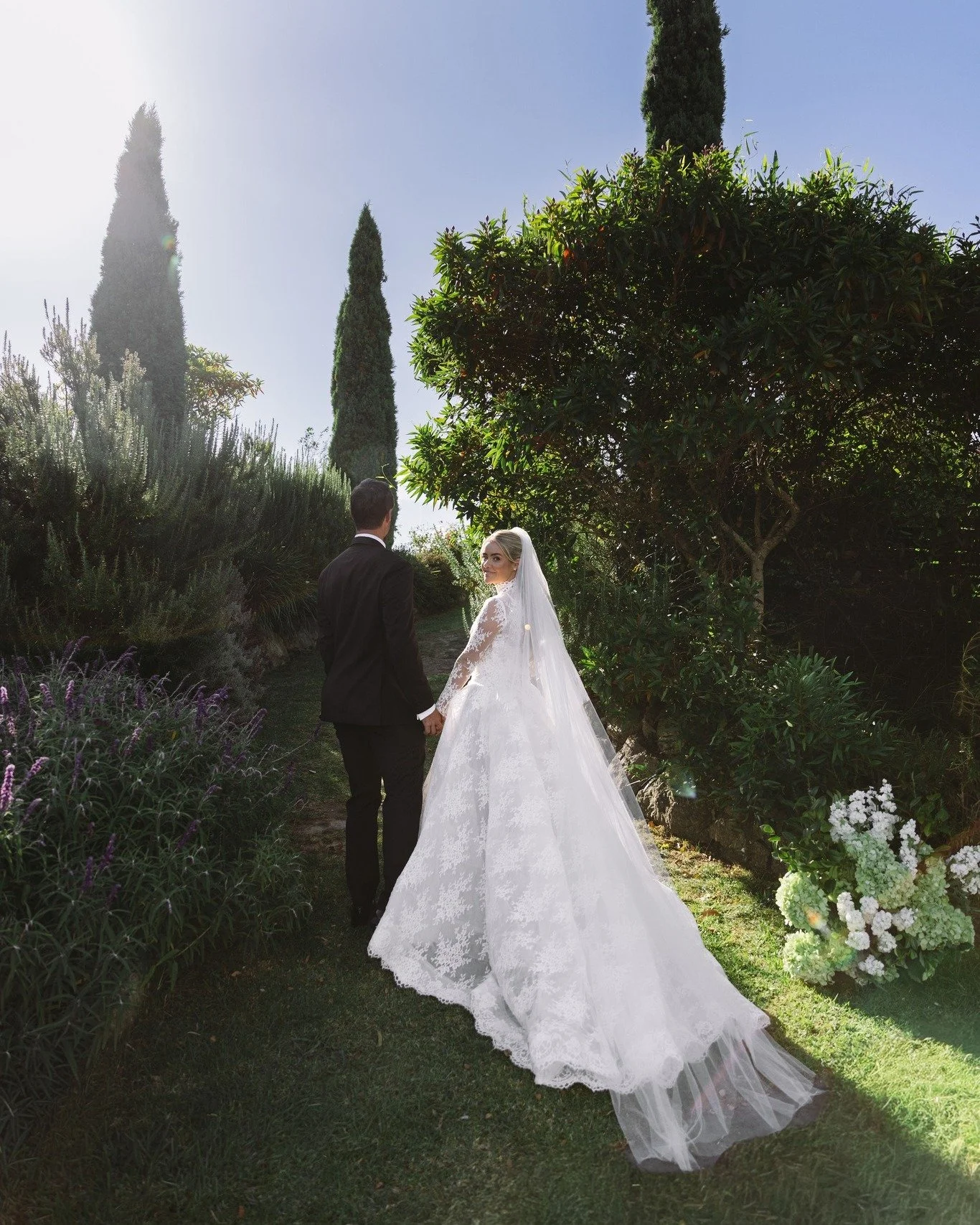 Gorgeous bride, dress perfection 🤍
~
@stephanandnakita 
@frankymarch 
~
#inkertinkerweddings 
Wedding dress / Wedding day
