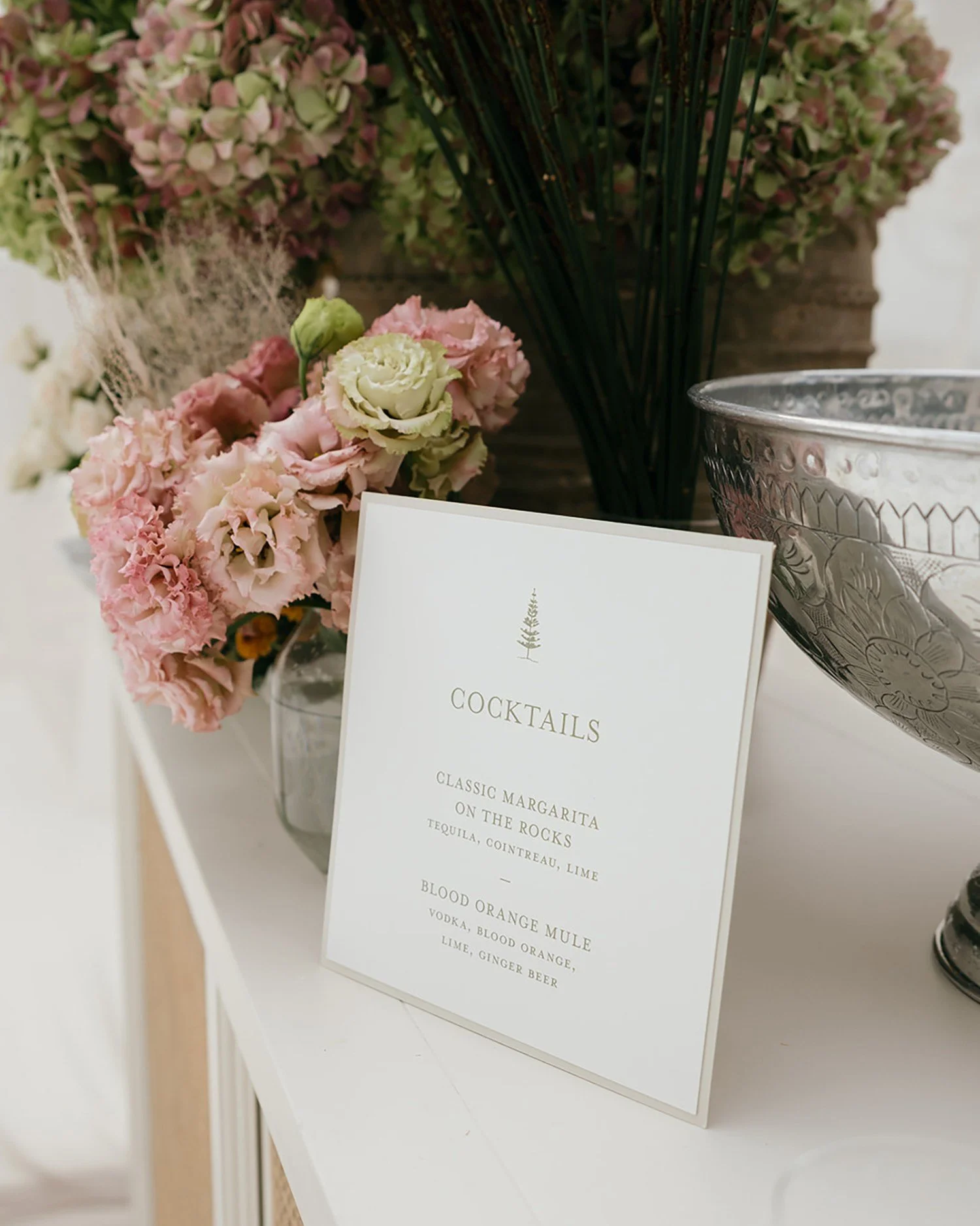 Custom cocktails signage 🌲
~
Inker Tinker Weddings / Wedding Signage / Bar Menu / Custom Signage / Custom Wedding Stationery / Wedding Florals / Wedding Bar / Cocktail Menu
