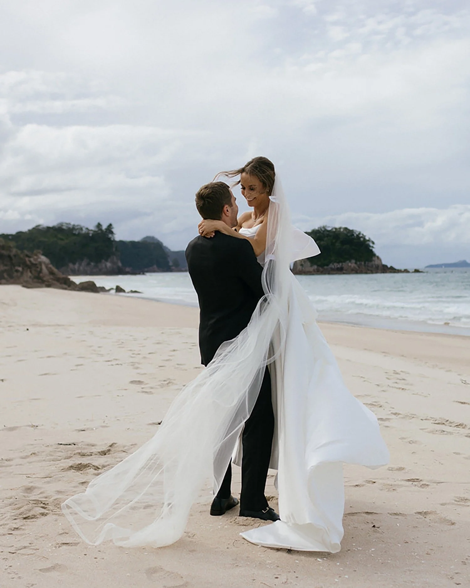 Love 🤍
~
New Zealand Wedding / Destination Wedding / Wedding Style / Beach Wedding