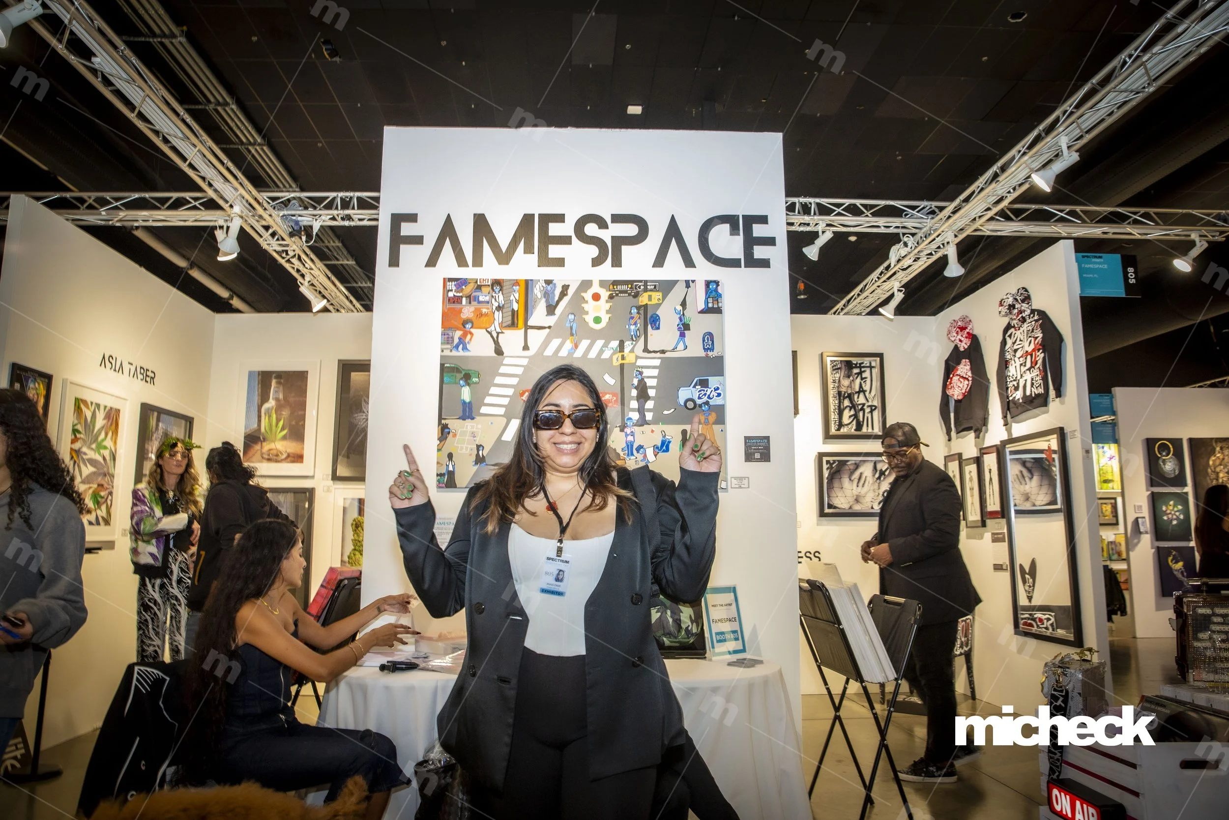 micheck-FAMESPACE-SpectrumRedDot01.jpg