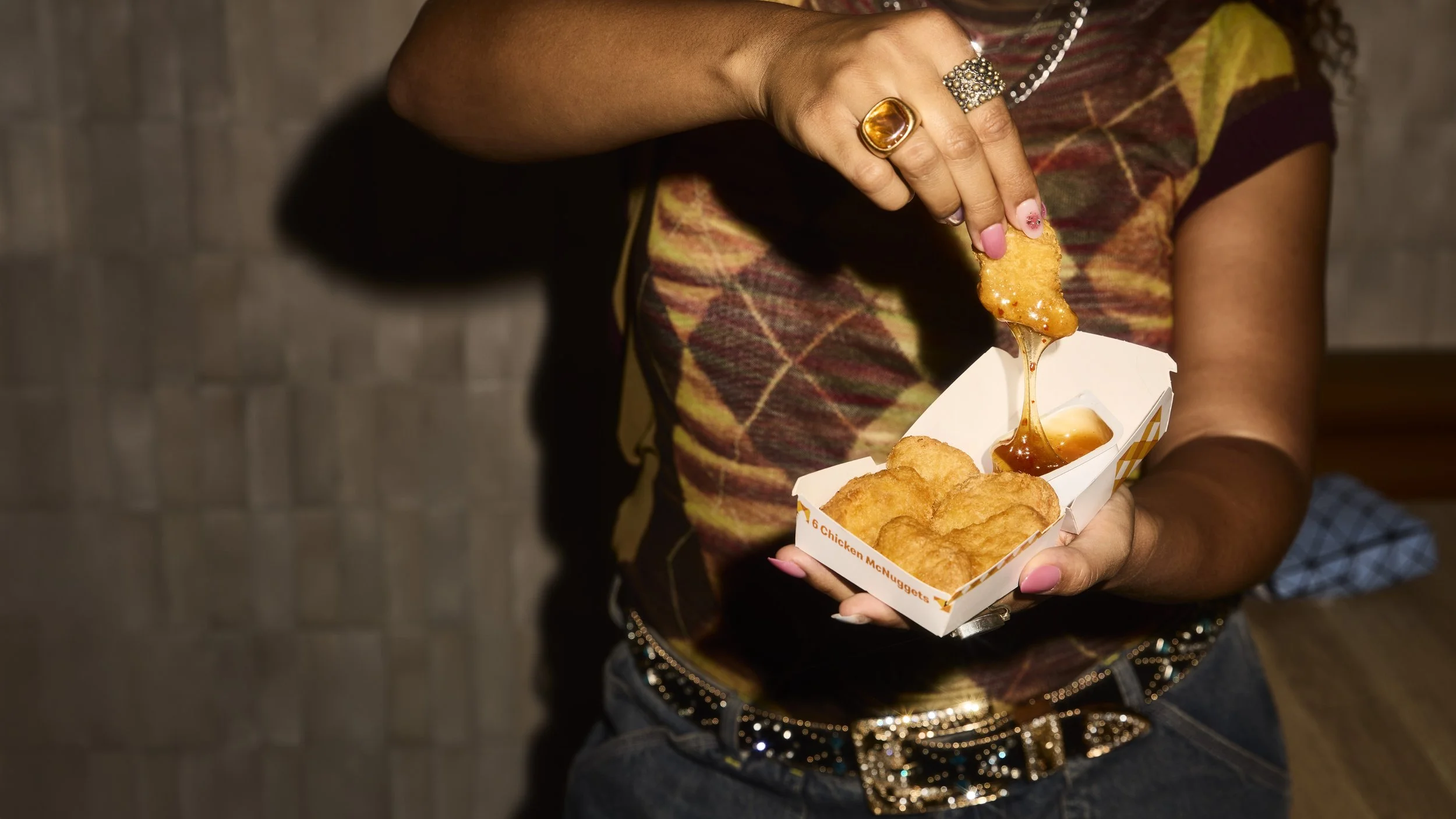 AU76_01_02_6Nuggets+HHSauce_1046_Sauce_Landscape.jpg