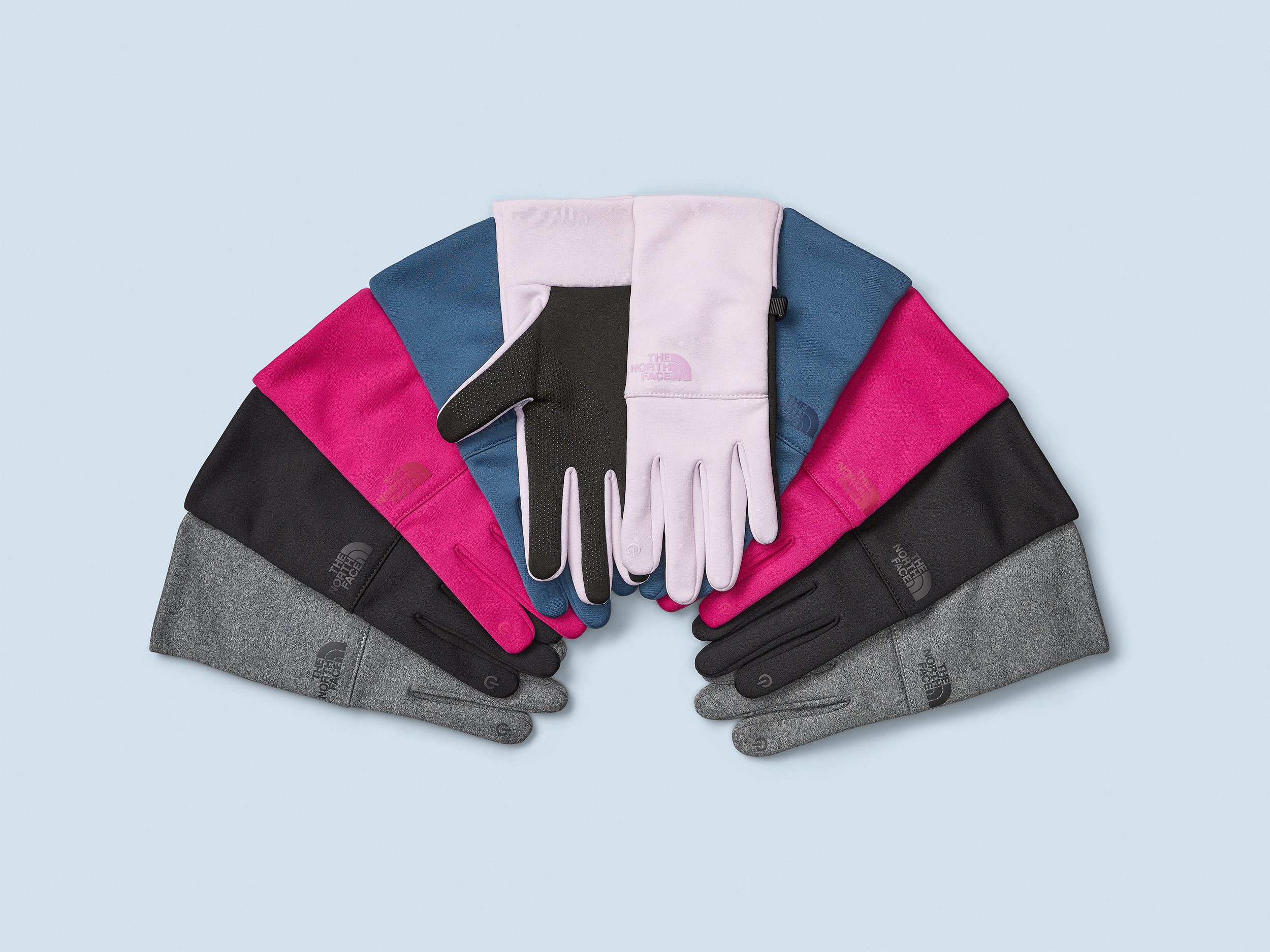 TNF_FW22_VolumeHoliday_ElevatedWEtipGlove_0046_low.jpg