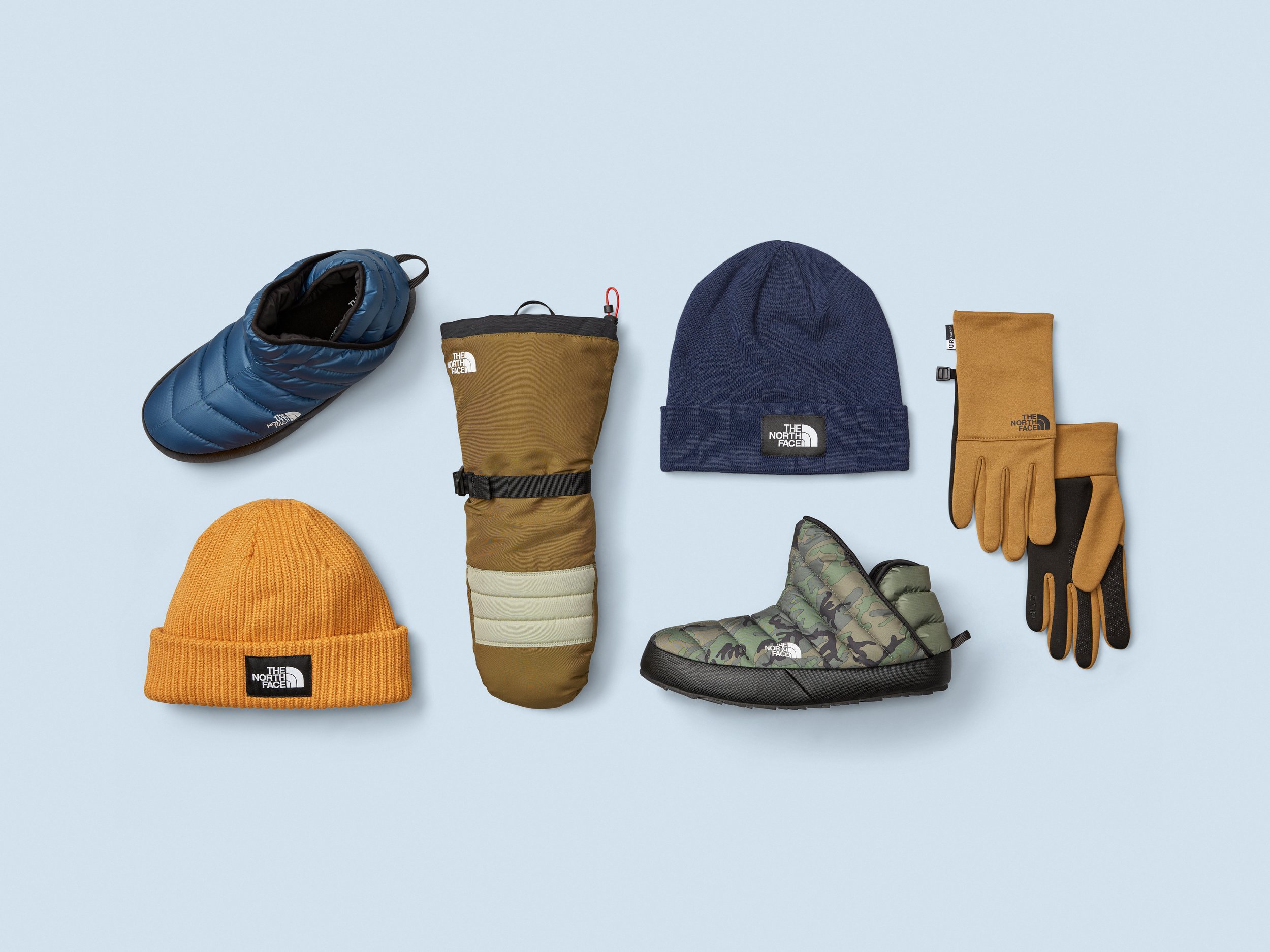 TNF_FW22_VolumeHoliday_ElevatedMAccessories_0420_low.jpg