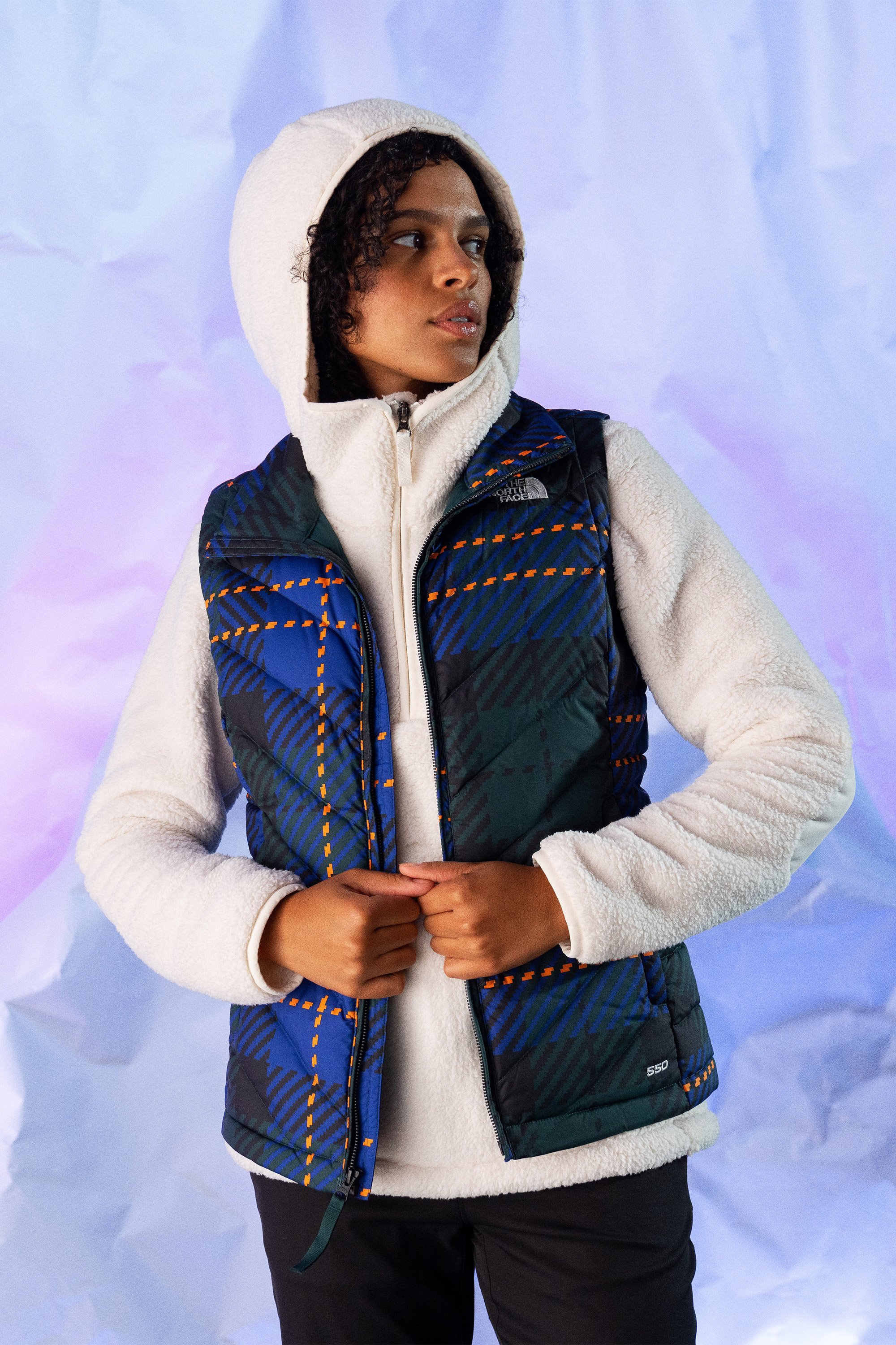 TNF_FW22_BFCMHoliday_BF_WLook2_Nemo_2210_crop.jpg