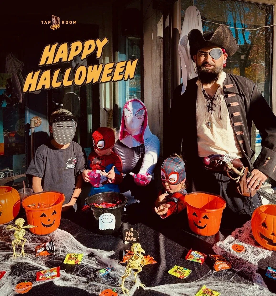 🎃 Happy Halloween from our family to yours! Thanks to everyone who stopped by to trick-or-treat in the #LakeArrowhead Village today! 👻