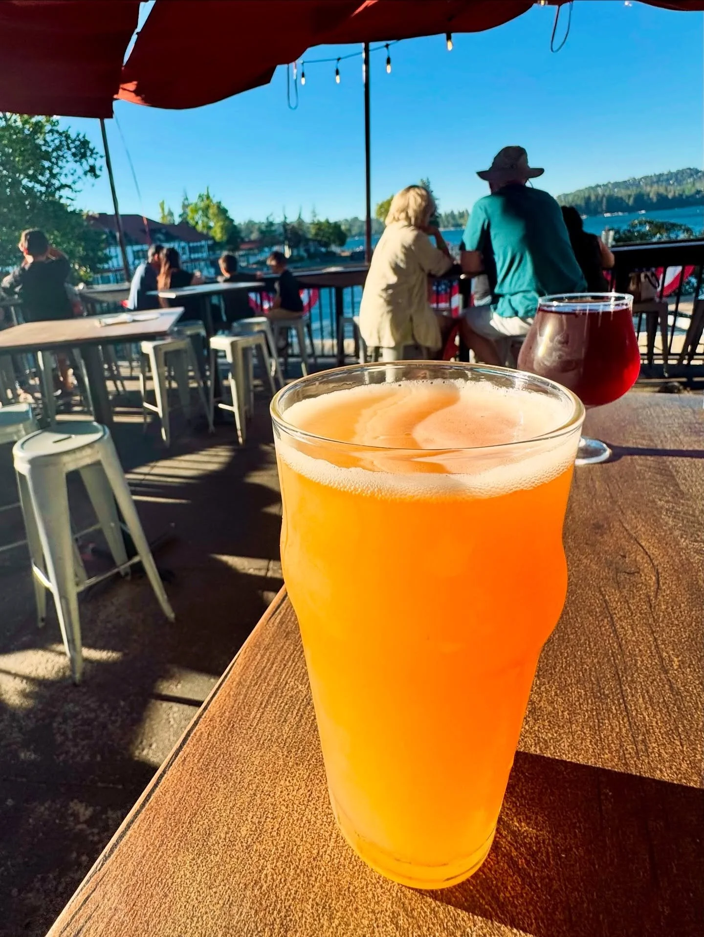 🍻 Cheers to the weekend! 

☀️ Winter is nearly here, but it doesn&rsquo;t feel like it yet with this amazing weather! Enjoy the sunshine and a cold pint on our #lakefront patio with a forecast of temperatures in the 60s (all week long)! See you soon