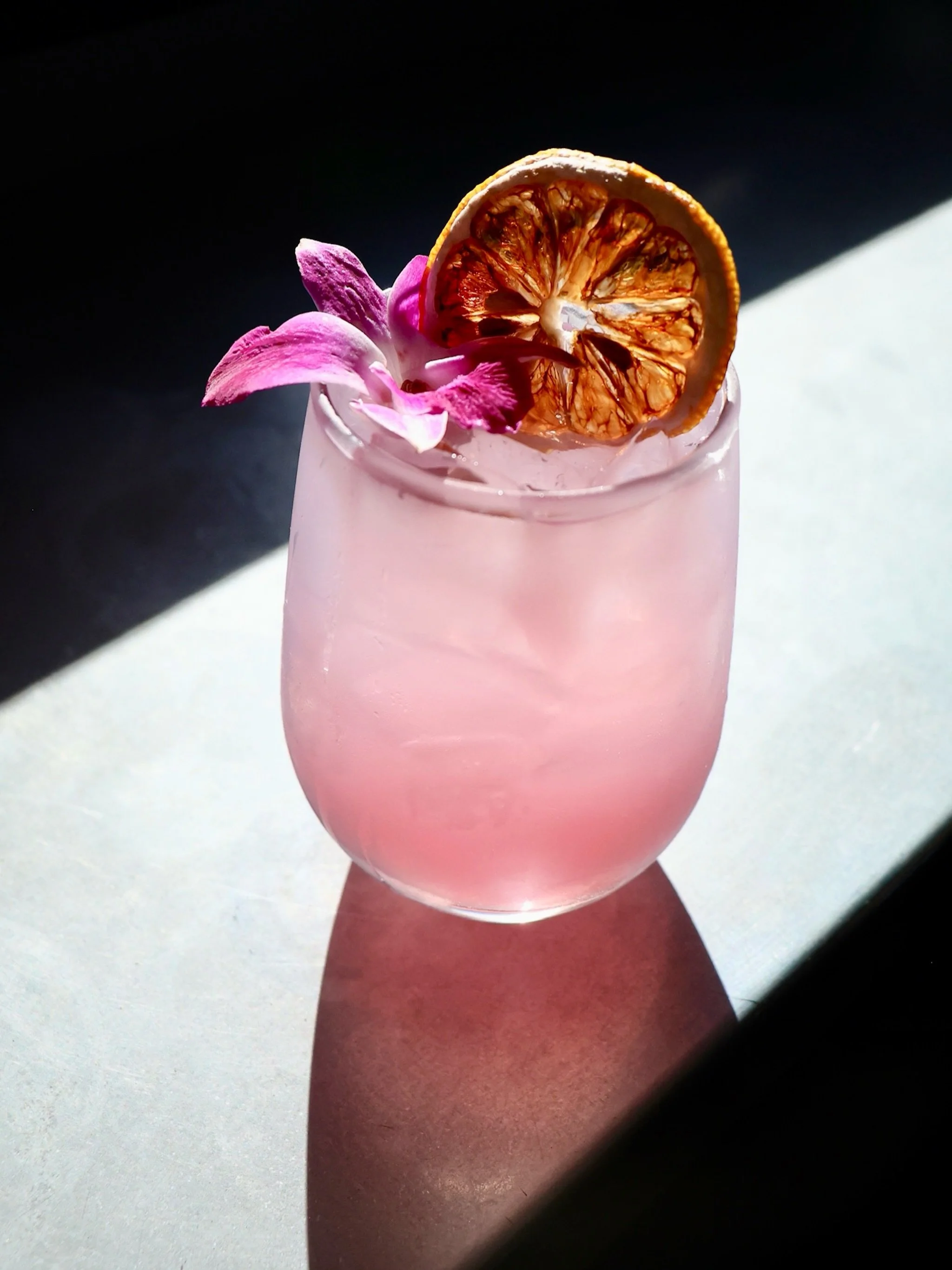 💜 Beat the heat with something light and refreshing.

Our cocktail of the month, Purple Rain, is only around for a few more days! Enjoy a bubbly blend of Empress 1908 Indigo Gin, fresh lemon, lavender, and agave, topped with champagne. 

#CheersToTh