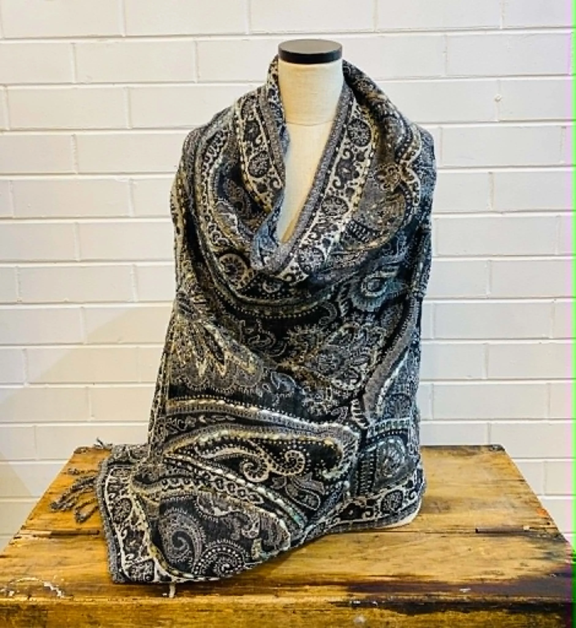 grey scarf 1.jpg