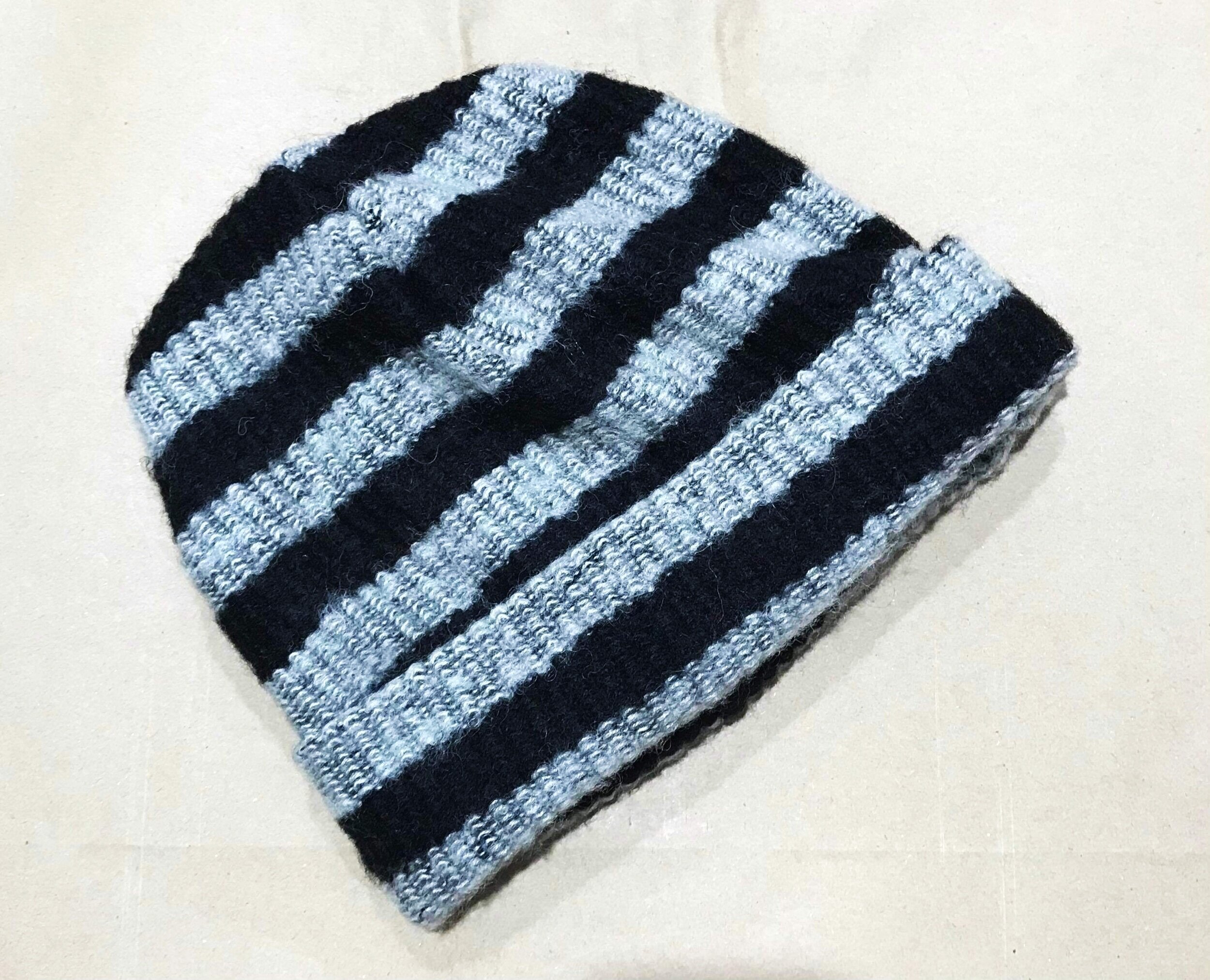 Classic beanie [black stripe knit]