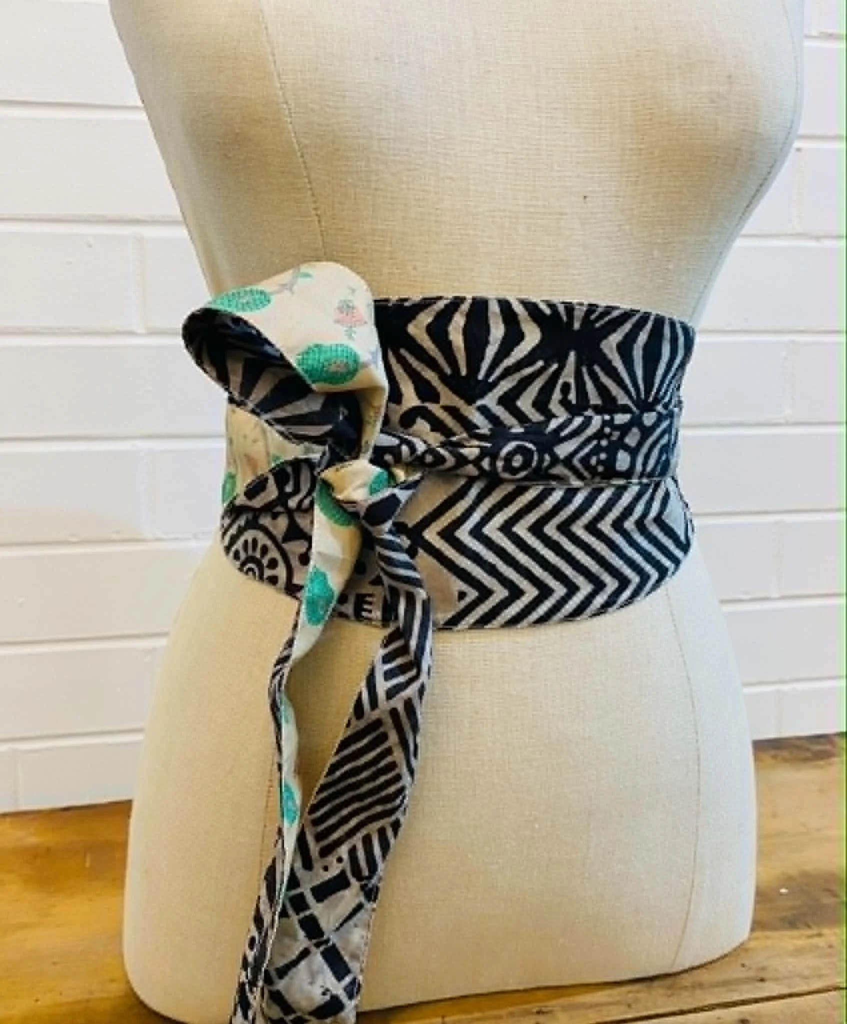 silk obi belt - black / green