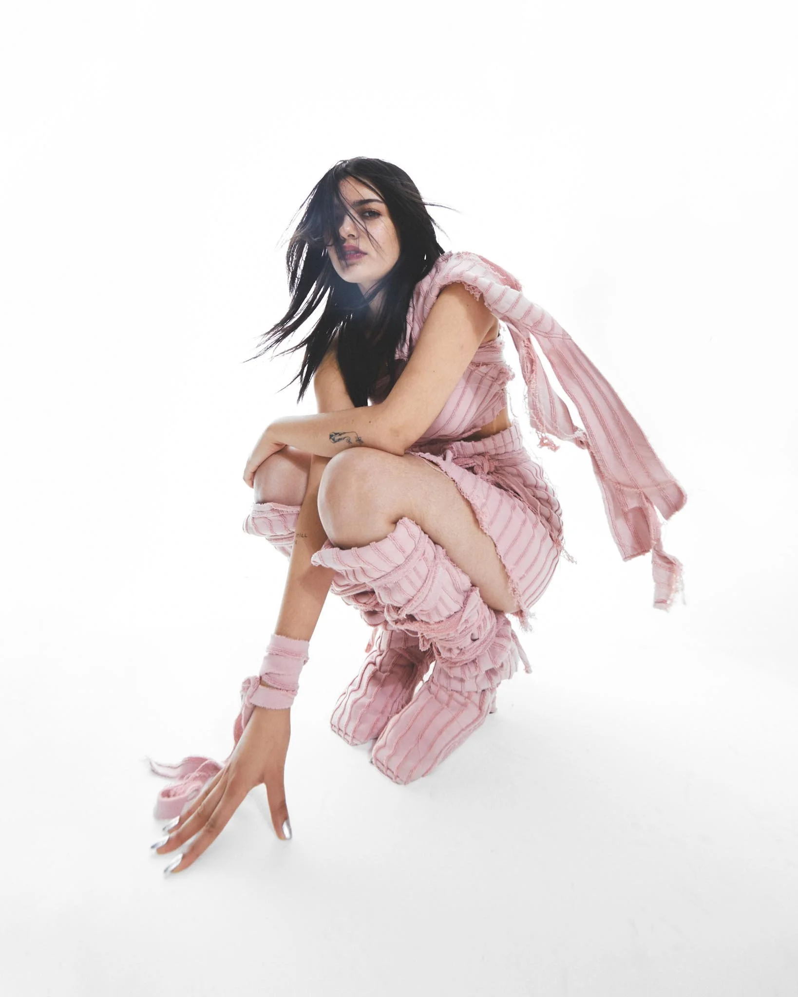 Creative recording artist yunè pinku shares her mesmerising new single “Heartbeat”