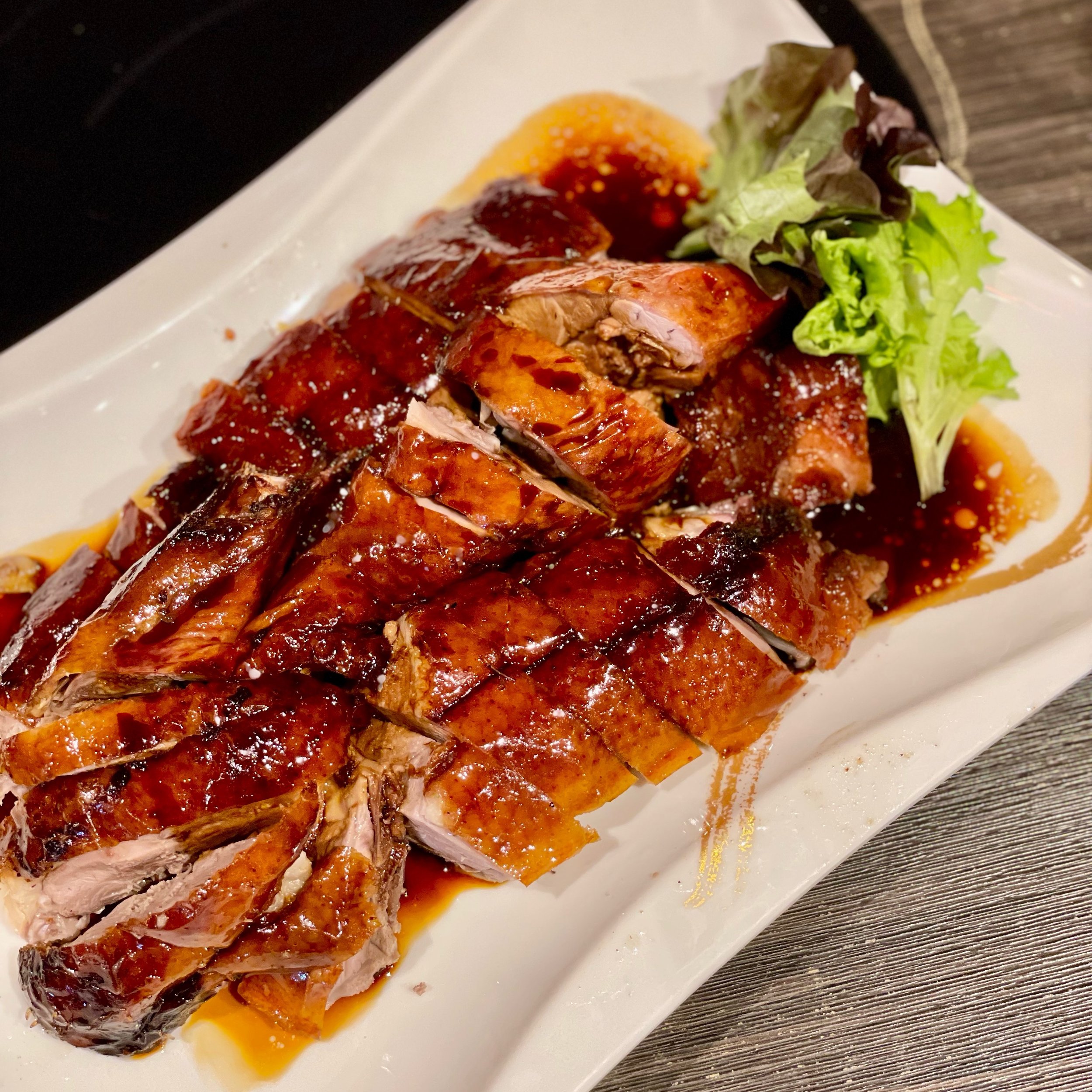 Our all-time classic, the Golden Dragon Roast Duck, has never disappointed you! 🔥

@bangbangoriental @chinatownlondon 

#GoldenDragon #chinesefood #londonfood #eat #dinner #chinatown #chinatownlondon #chineseresturant #bangbangoriental #bangbangorie