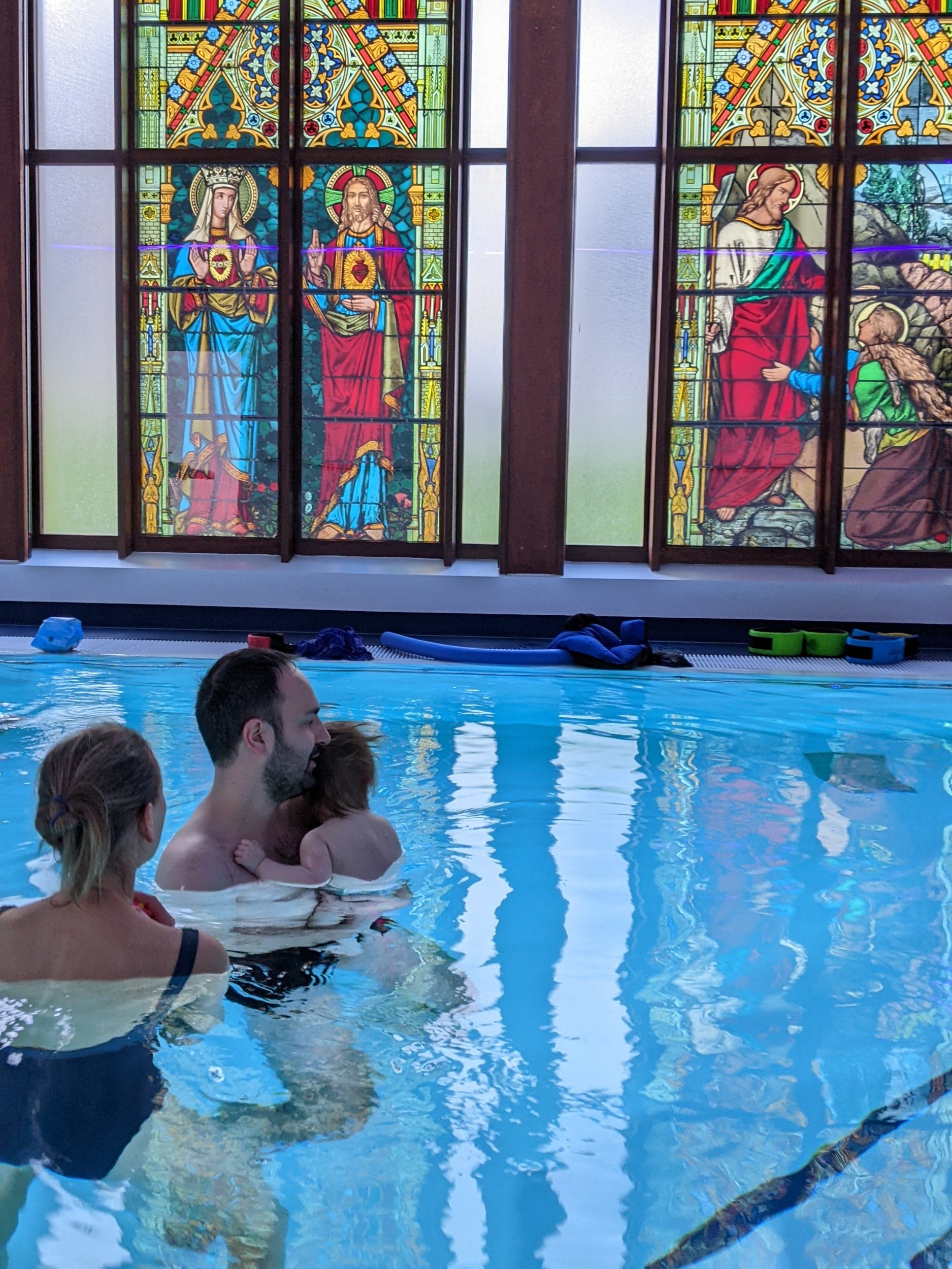 Une magnifique piscine pour personnes à mobilité très reduite