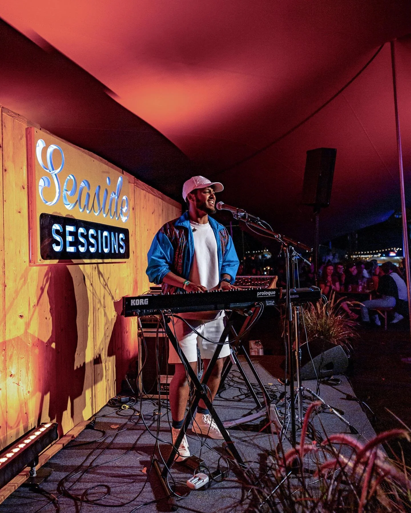 SEASIDE FESTIVAL, I LOVE YOU ❤️ 

Location: on fleek
Seaside-Crew: great
Stage: lovely
Company: @noahjecklin, great copilot!
Crowd: amazing
Crowd singing with me: One for the books 🥹

Thank you @seasidefestivalch for having me 🙌

📸: @rob_lewis_pho