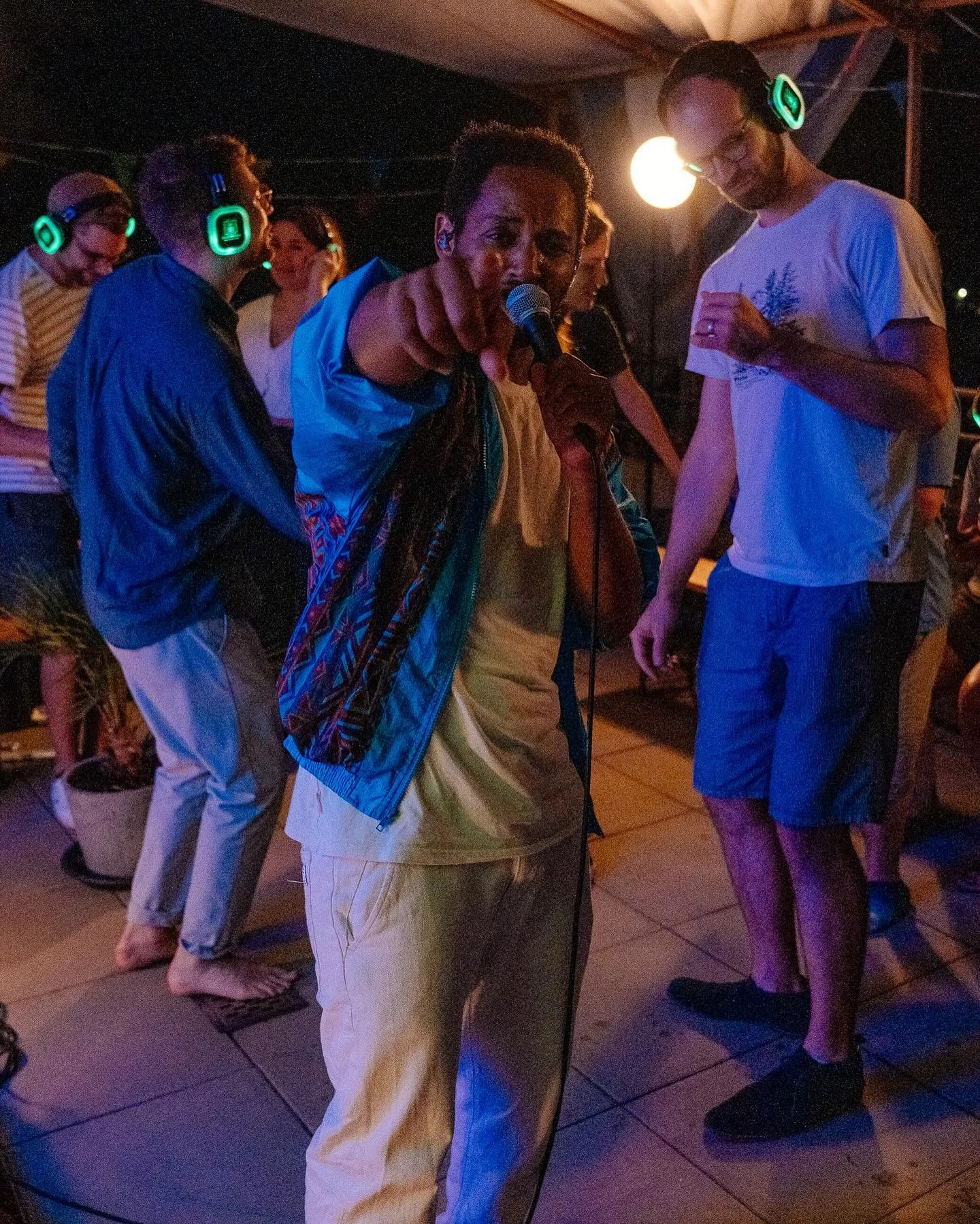 THAT WAS A VIBE 👌🏾

Thank you @cielonoveno for having me - first silent concert done ✅

Peak moment: when you guys took one headphone and sang along. 💛

Next up: 30th August - Sommer Lounge Party @ Gossau SG