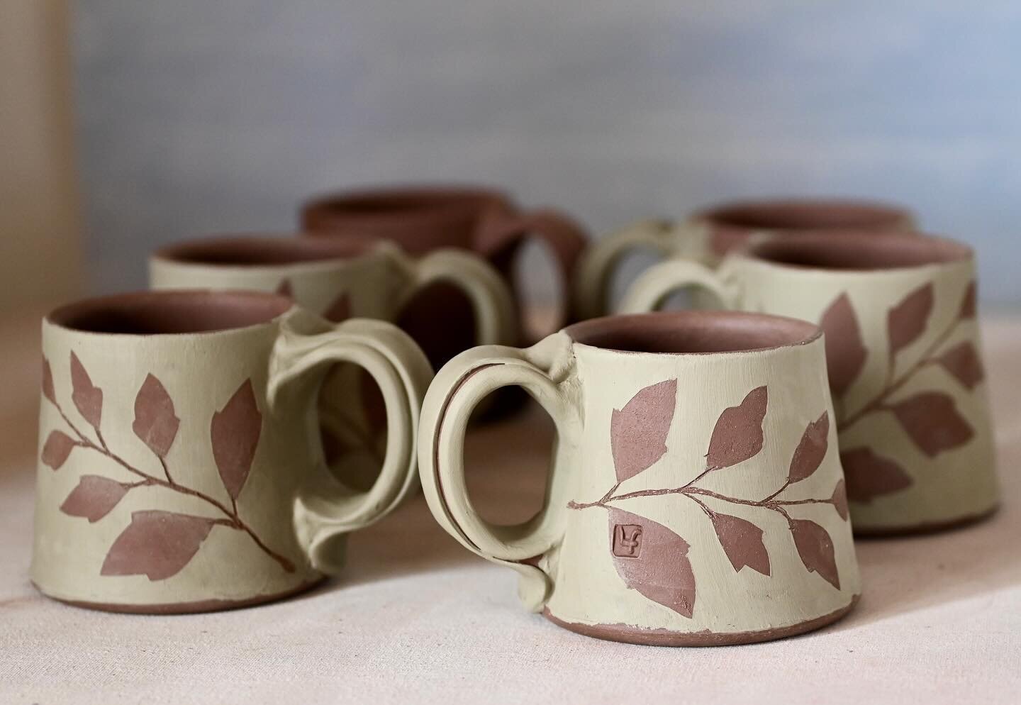 I&rsquo;ve been making 5-6 mugs every few days  instead of 20 at once. This is so my shoulder and hands don&rsquo;t ache so much after holding it high to attach the handle. 🖐🏼🤚🏼💪🏼🤪&hellip;
After the slip decoration, before the bisque firing.
H